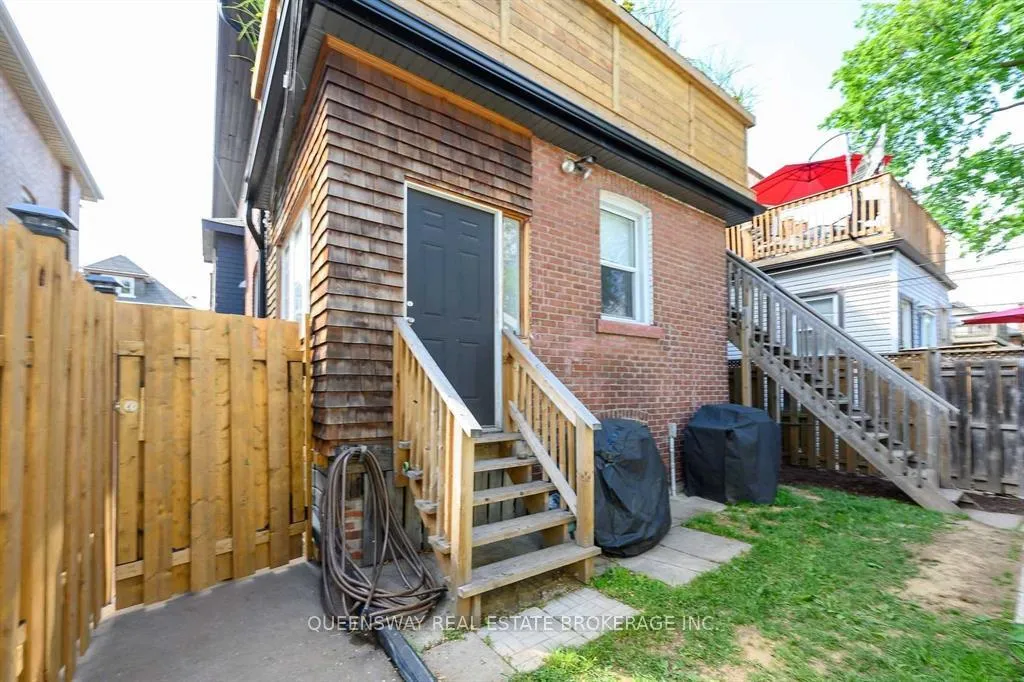 Photo 22 of Unit Upper, 17 Fairholt Road S, Hamilton, Stipley — HOMEH