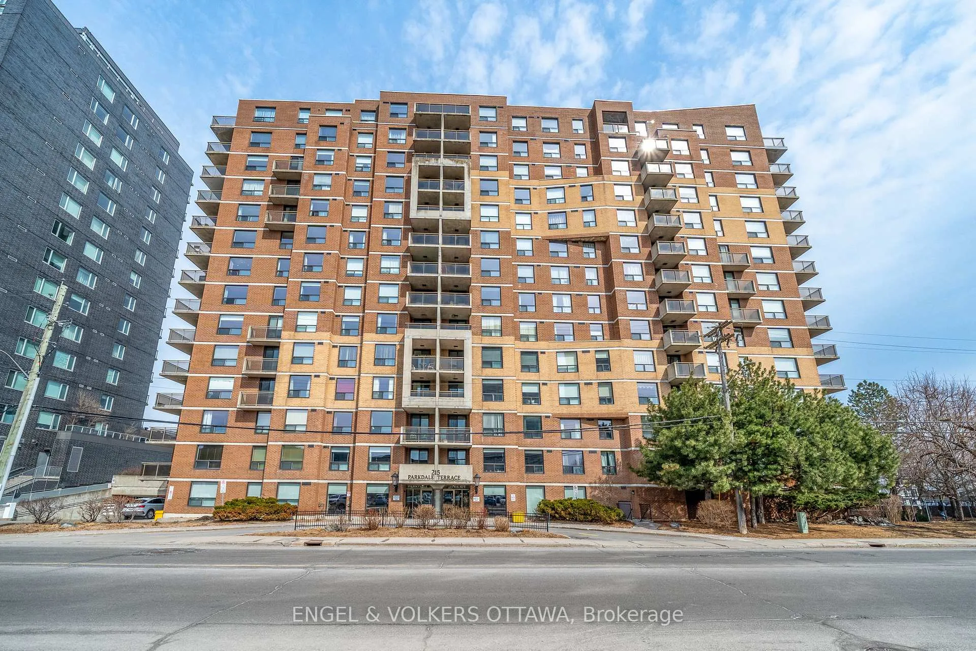 Front of Unit 609, 215 Parkdale Avenue