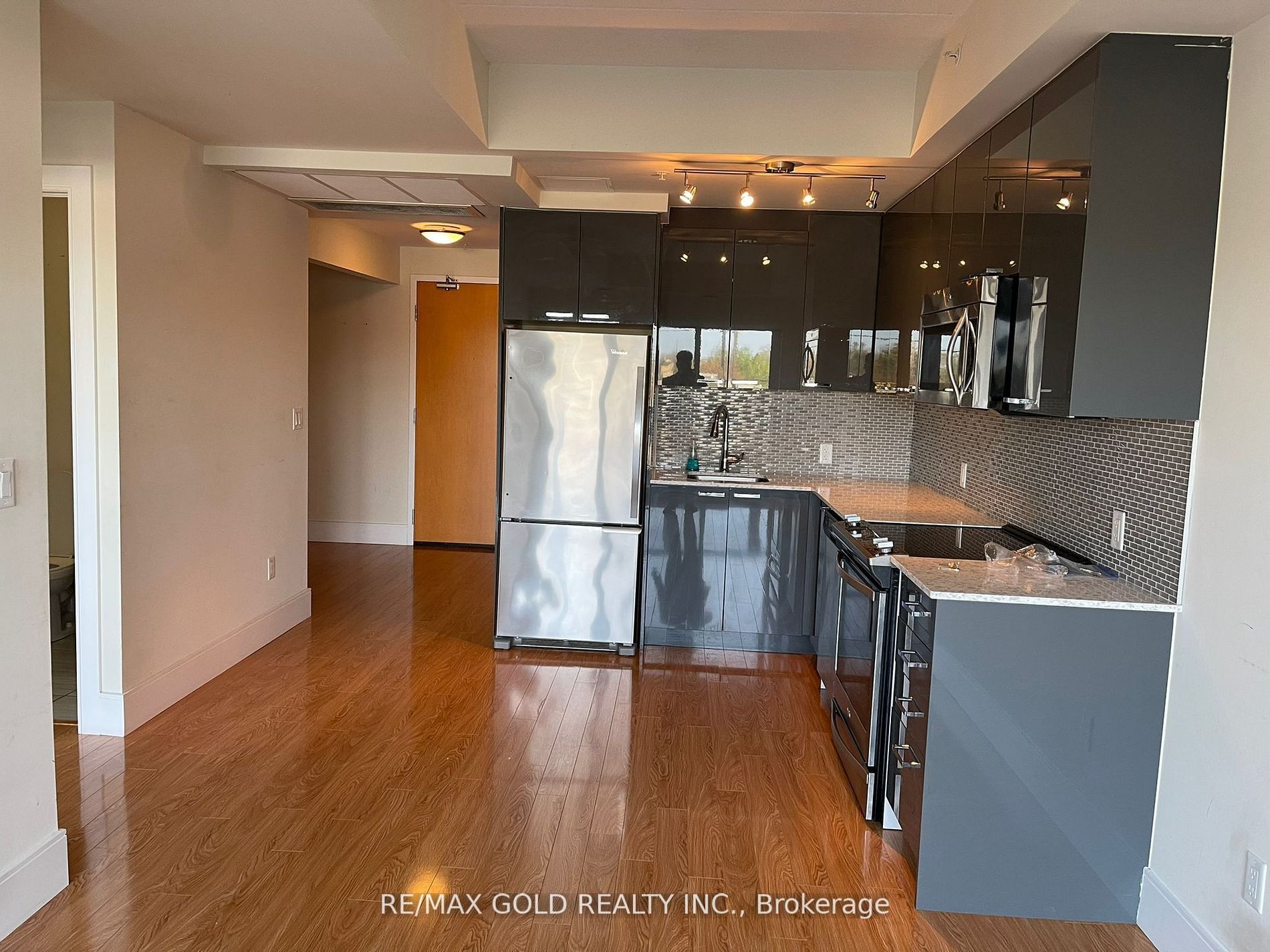 Photo 9 of 155 St. Leger Street, Kitchener, Mount Hope Huron Park — HOMEH
