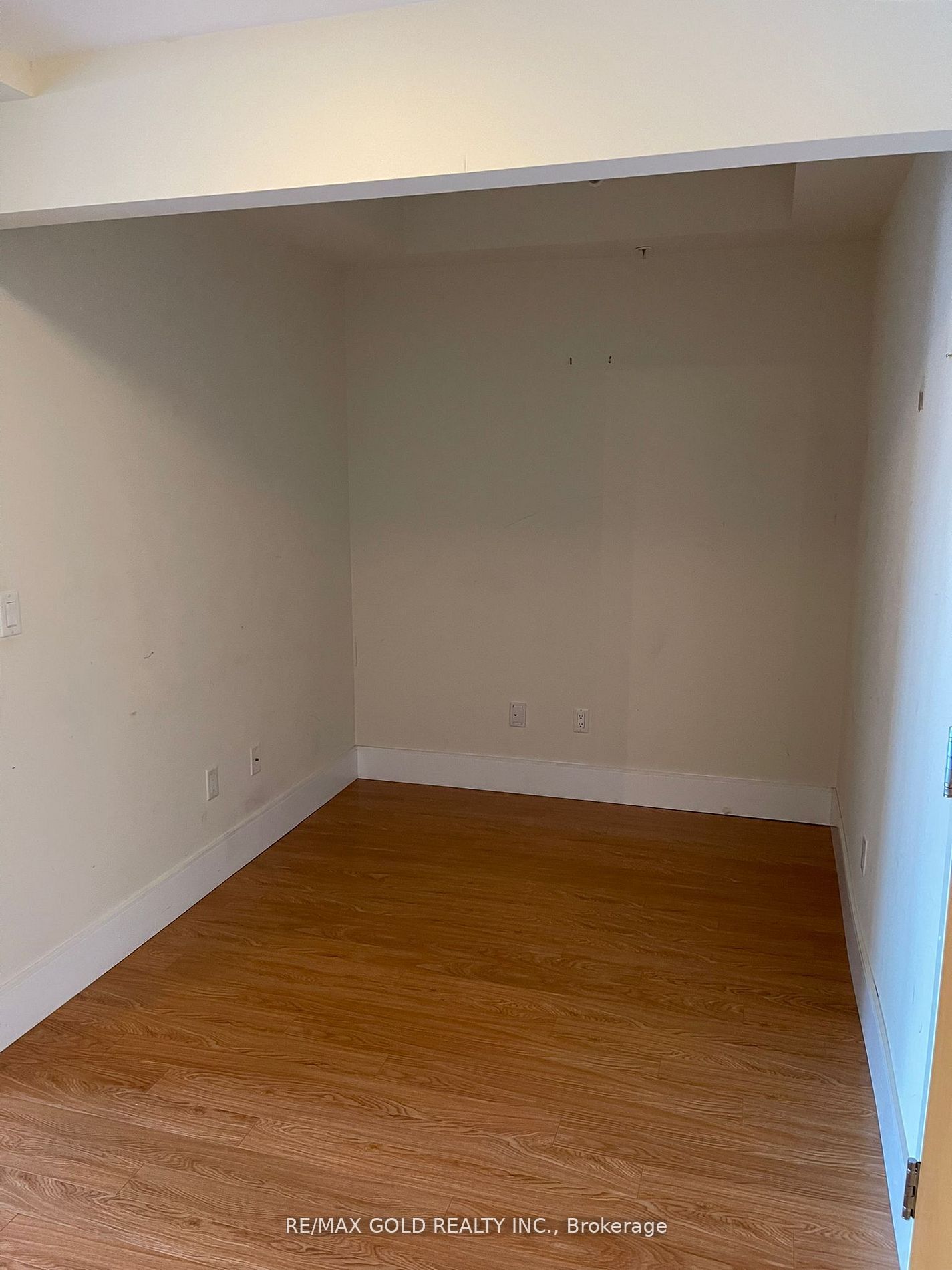 Photo 4 of 155 St. Leger Street, Kitchener, Mount Hope Huron Park — HOMEH