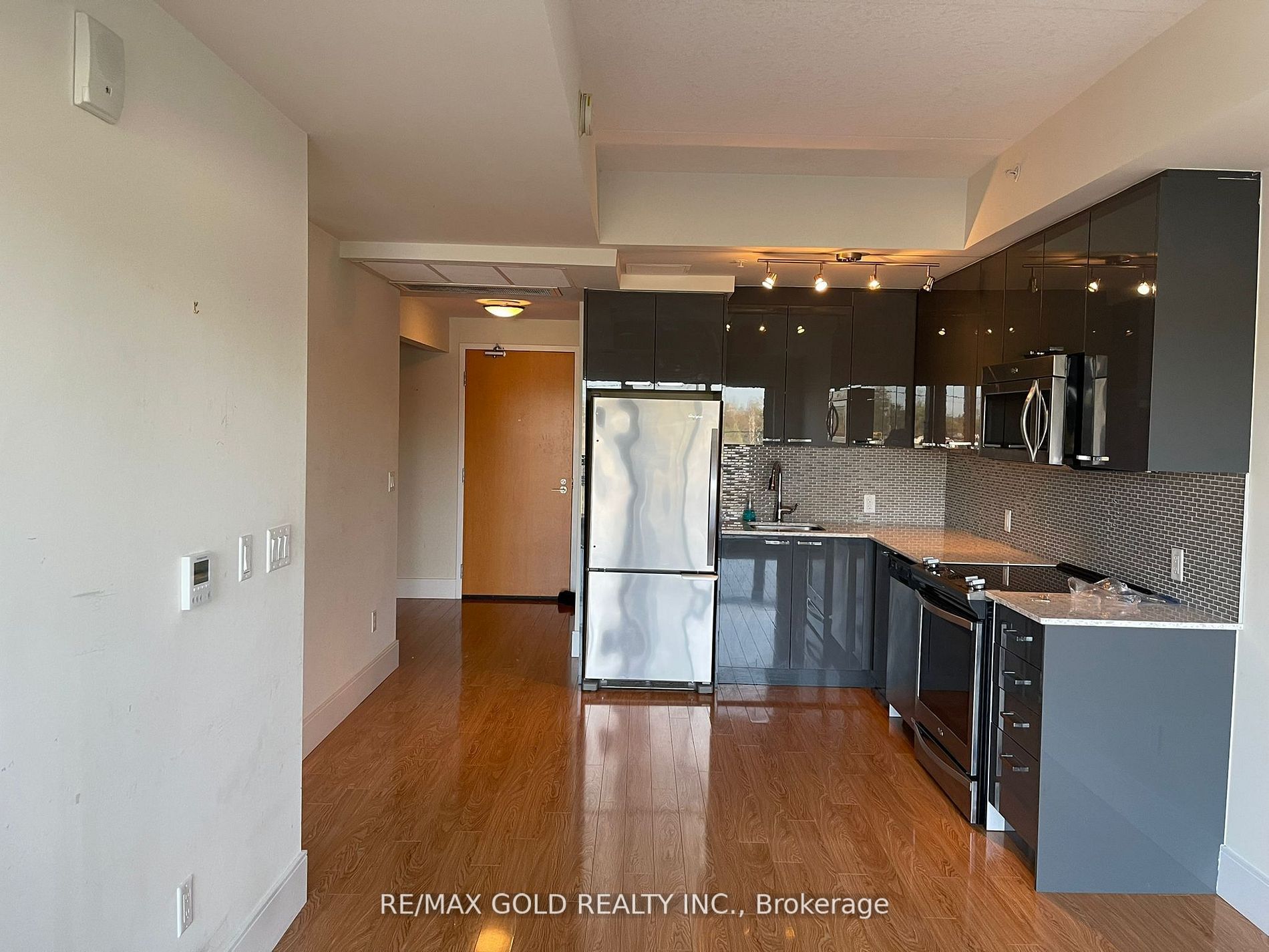 Photo 6 of 155 St. Leger Street, Kitchener, Mount Hope Huron Park — HOMEH