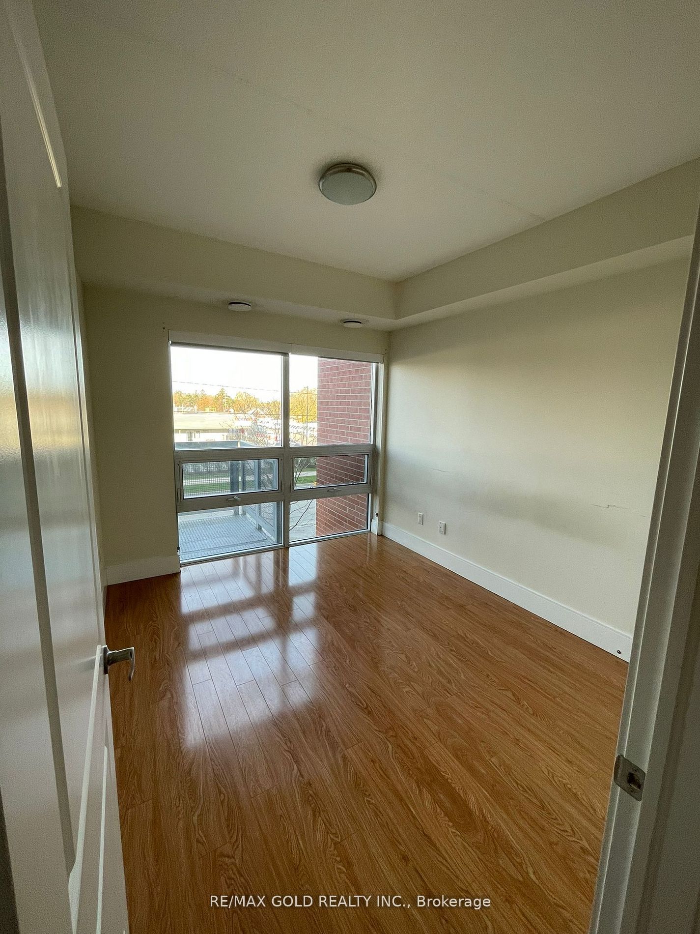 Photo 13 of 155 St. Leger Street, Kitchener, Mount Hope Huron Park — HOMEH