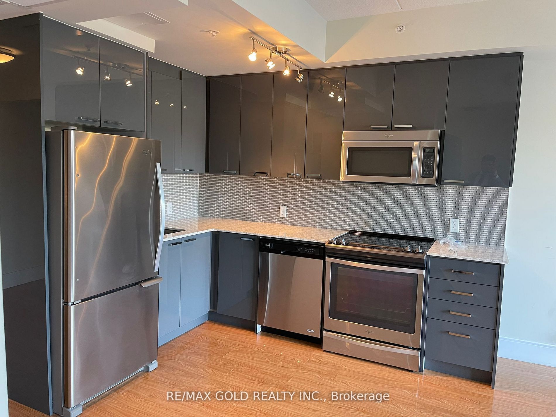 Photo 8 of 155 St. Leger Street, Kitchener, Mount Hope Huron Park — HOMEH