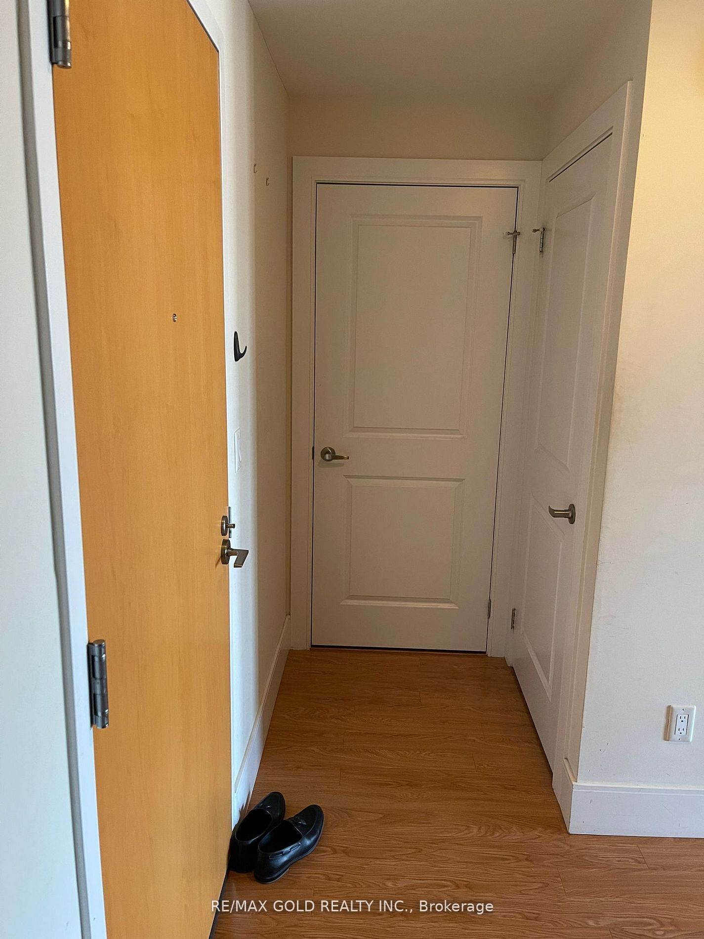 Photo 3 of 155 St. Leger Street, Kitchener, Mount Hope Huron Park — HOMEH