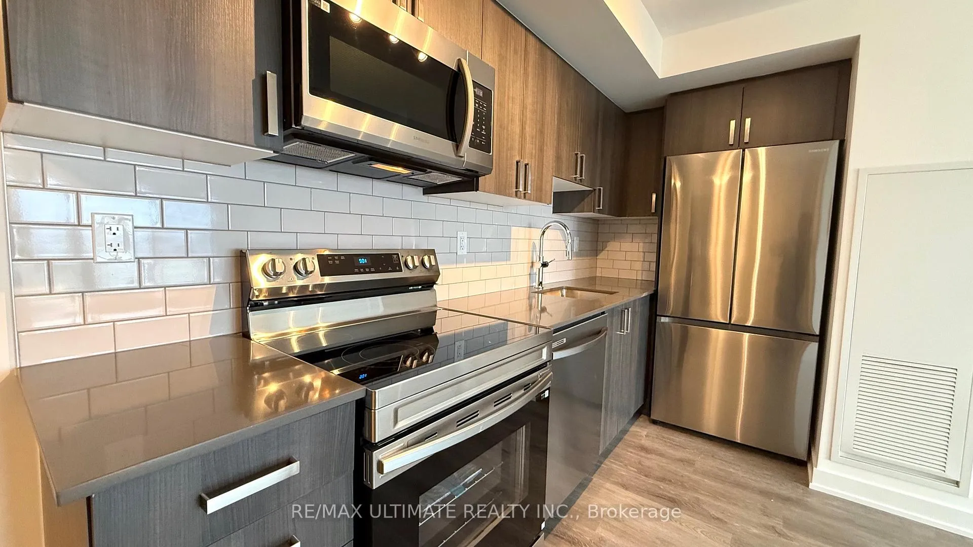 Photo 7 of Unit 2105, 1010 Sandy Beach Road, Pickering, Bay Ridges — HOMEH