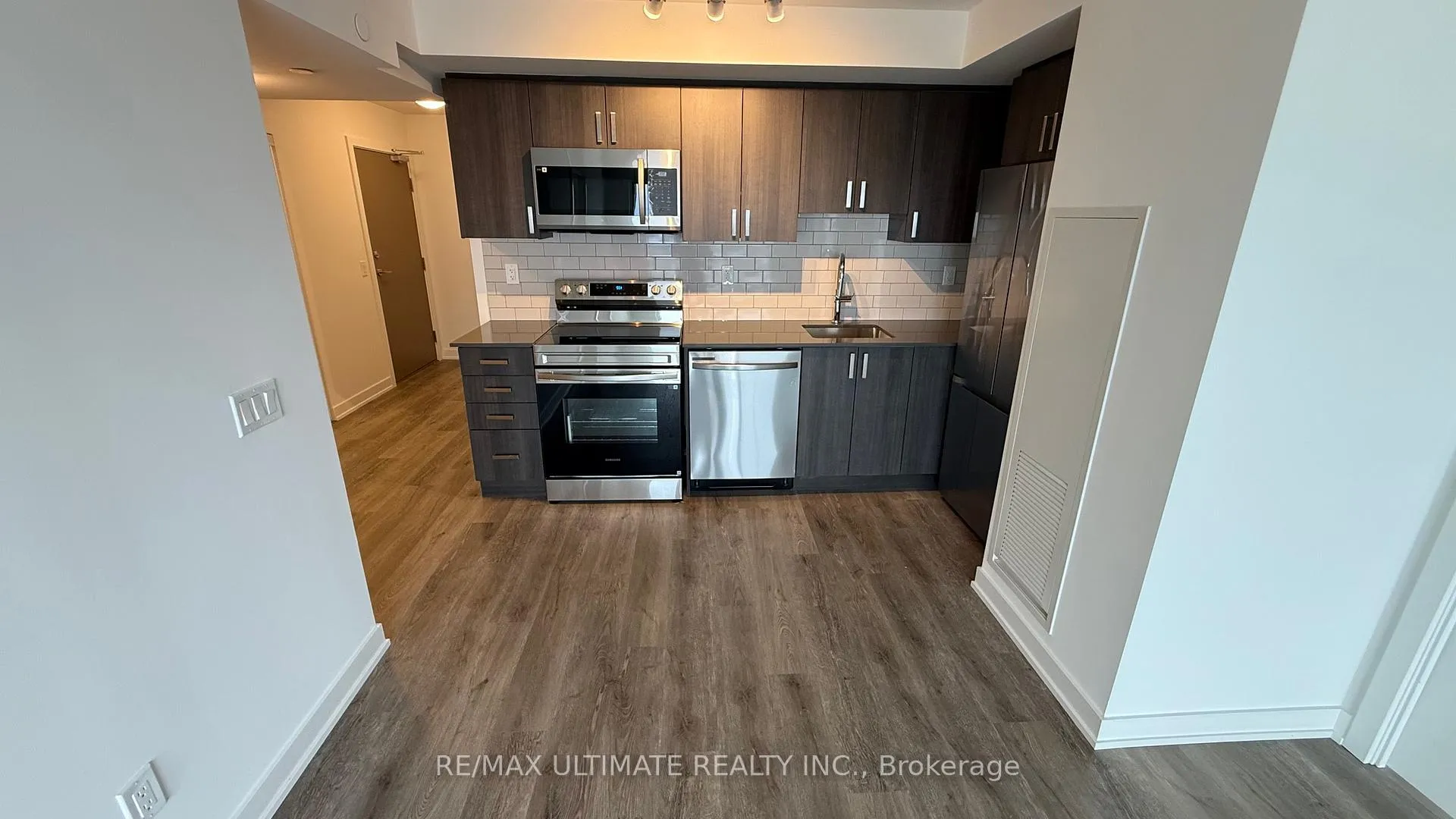 Photo 9 of Unit 2105, 1010 Sandy Beach Road, Pickering, Bay Ridges — HOMEH