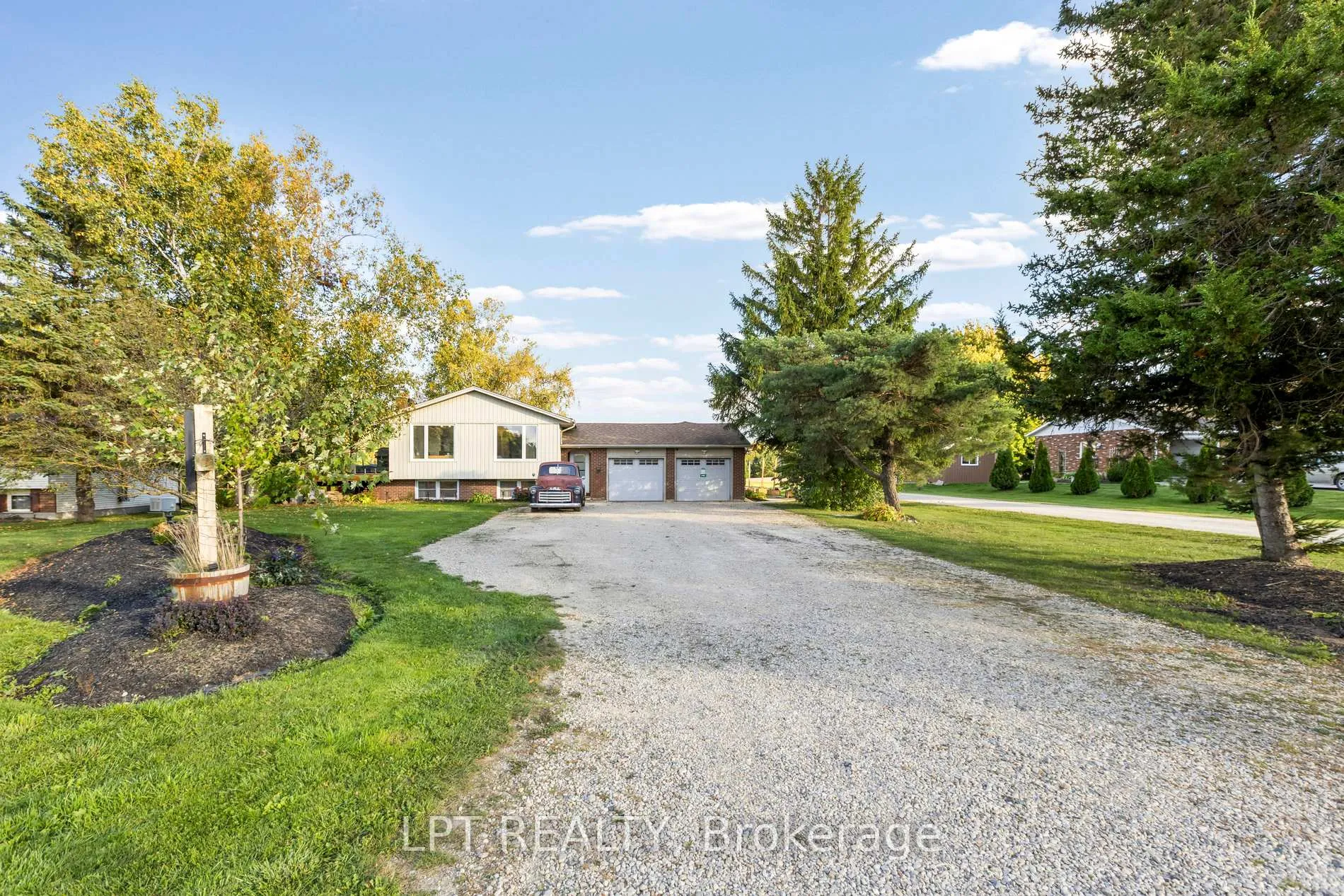 Photo 48 of 7429 Sideroad 20 Side Road, Mapleton, Rural Mapleton — HOMEH