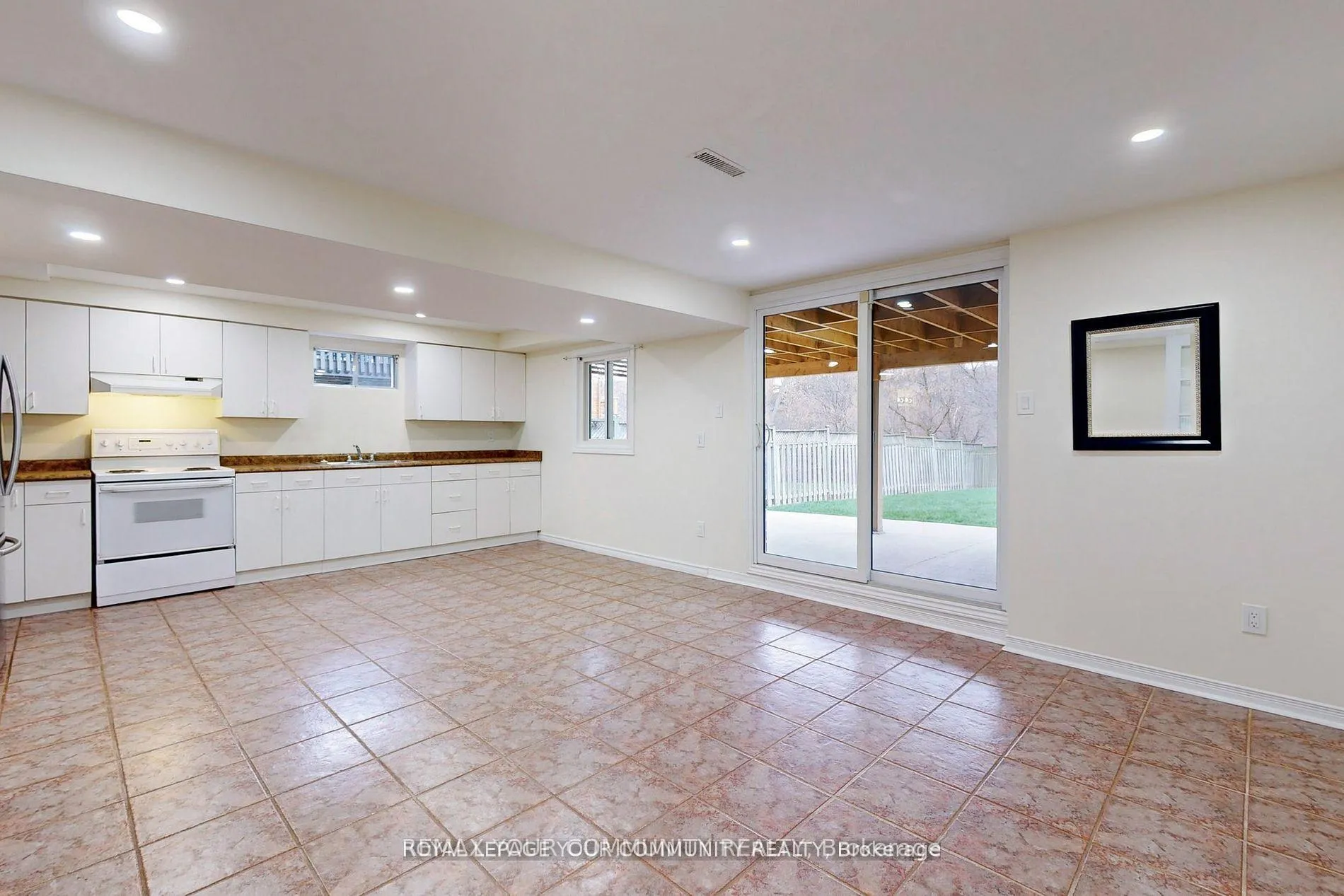 Photo 2 of Unit Bsmnt, 136 Woodcroft Lane, Vaughan, West Woodbridge — HOMEH