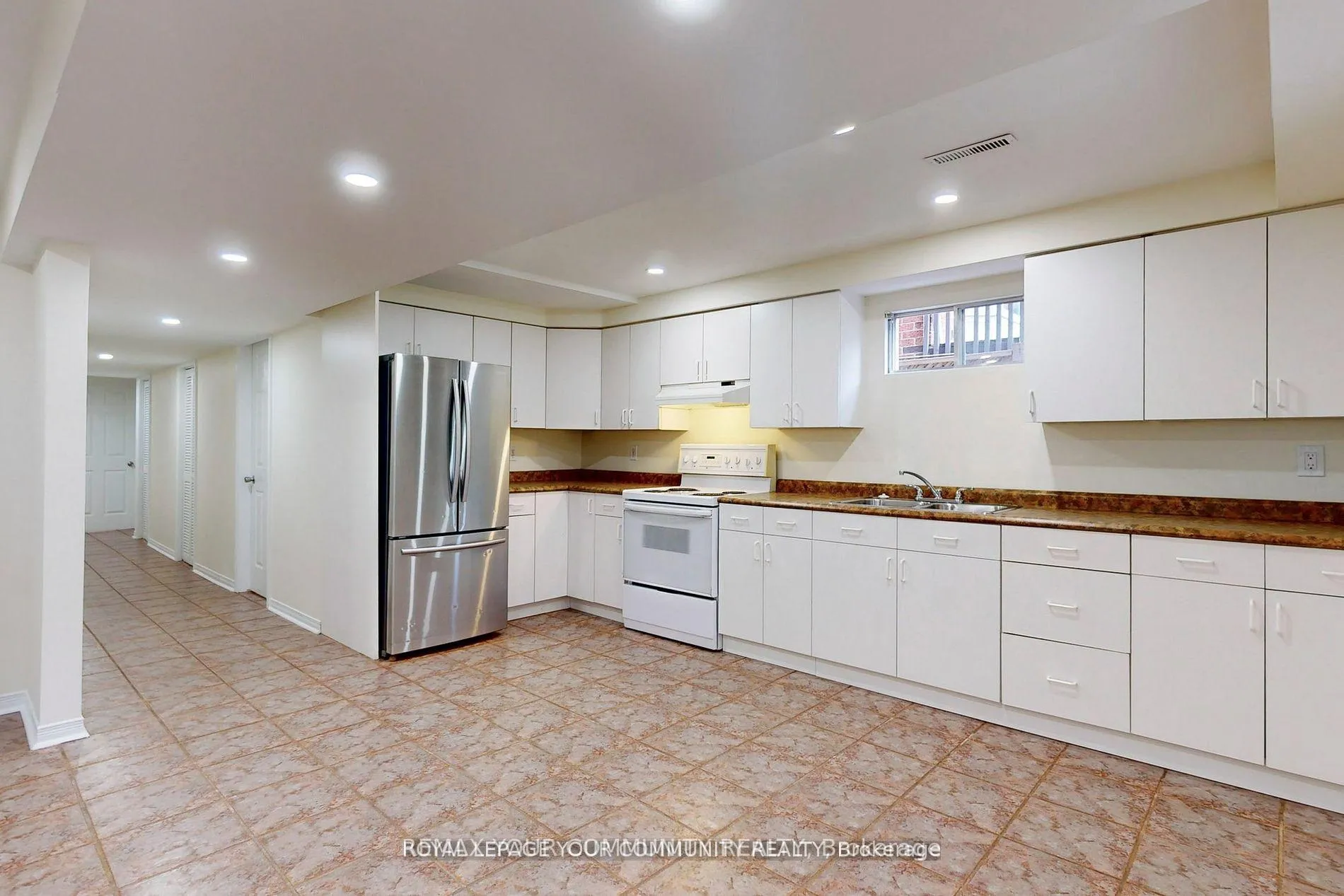 Photo 4 of Unit Bsmnt, 136 Woodcroft Lane, Vaughan, West Woodbridge — HOMEH