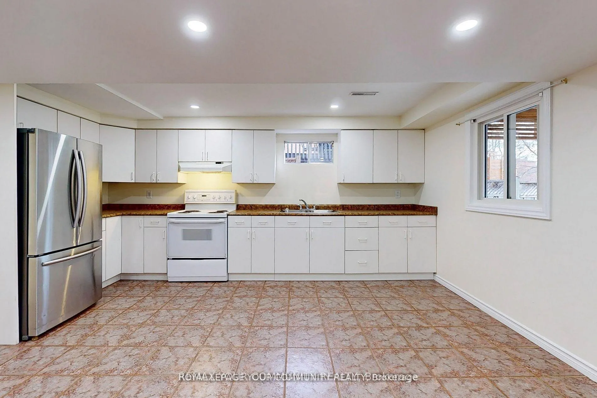 Photo 5 of Unit Bsmnt, 136 Woodcroft Lane, Vaughan, West Woodbridge — HOMEH
