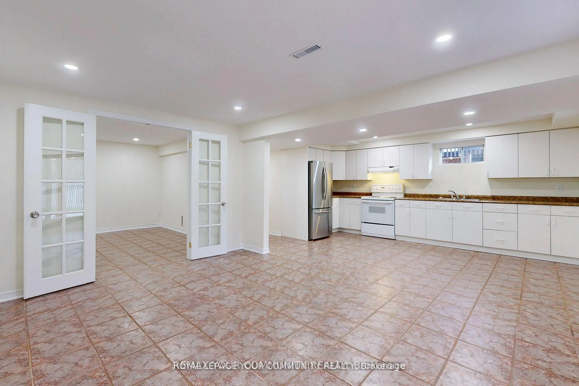 Photo 6 of Unit Bsmnt, 136 Woodcroft Lane, Vaughan, West Woodbridge — HOMEH