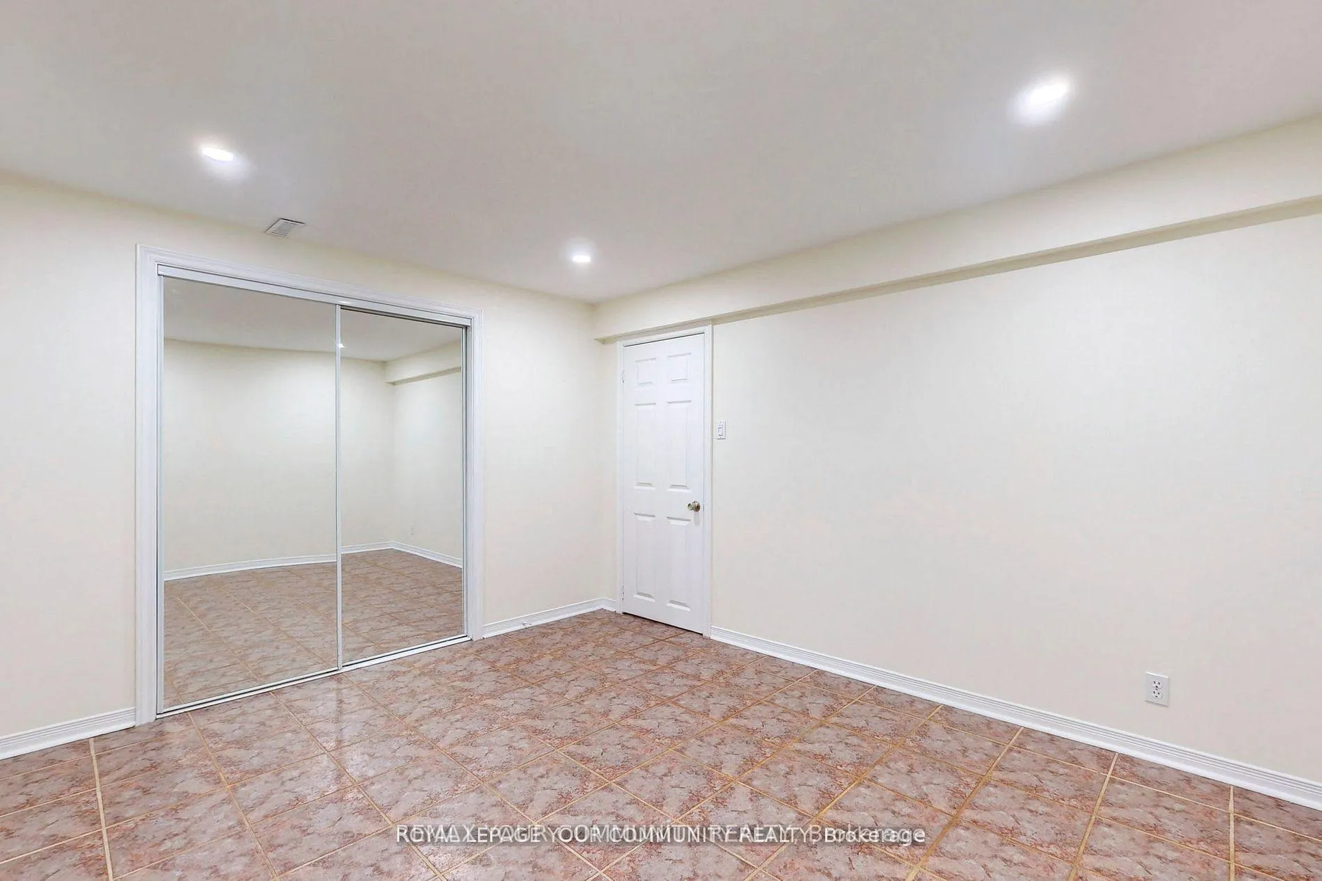 Photo 7 of Unit Bsmnt, 136 Woodcroft Lane, Vaughan, West Woodbridge — HOMEH