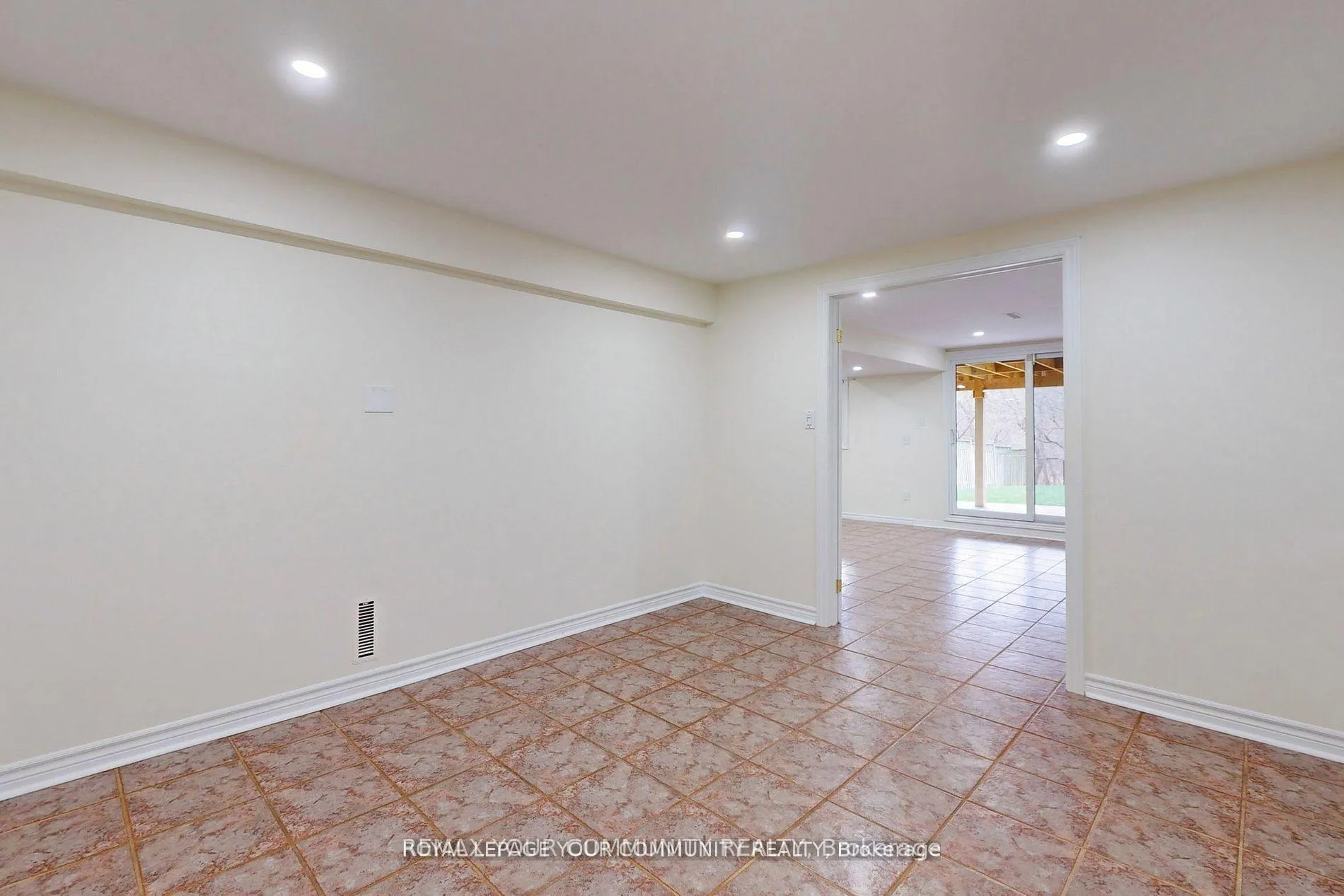Photo 8 of Unit Bsmnt, 136 Woodcroft Lane, Vaughan, West Woodbridge — HOMEH