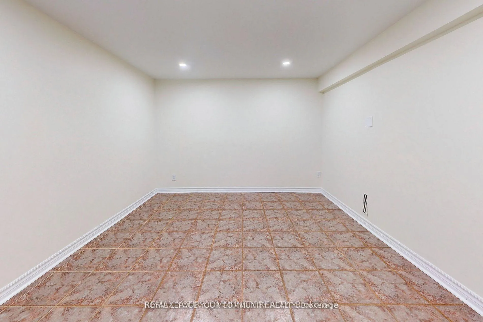 Photo 9 of Unit Bsmnt, 136 Woodcroft Lane, Vaughan, West Woodbridge — HOMEH