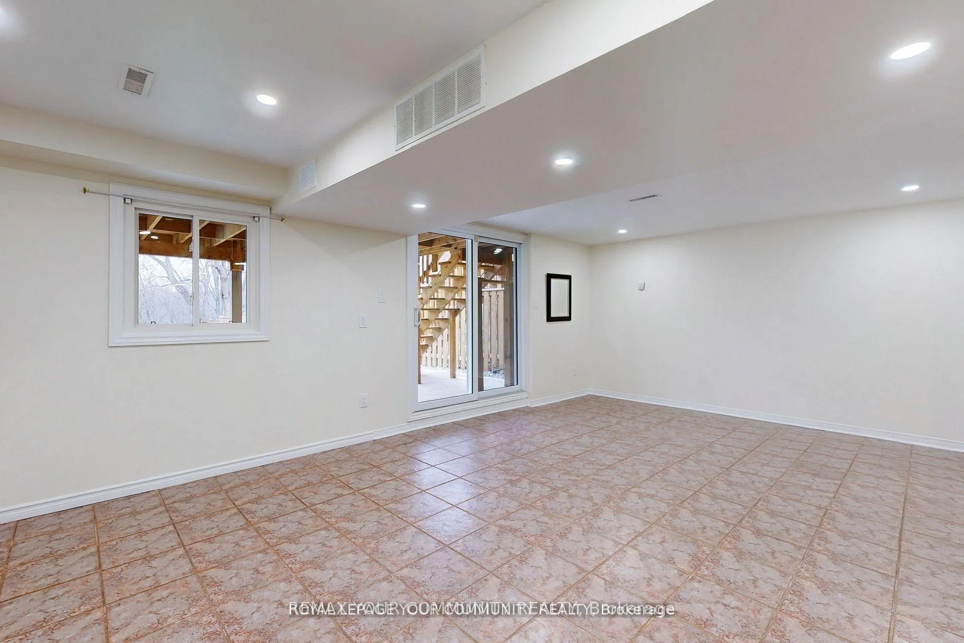Photo 11 of Unit Bsmnt, 136 Woodcroft Lane, Vaughan, West Woodbridge — HOMEH