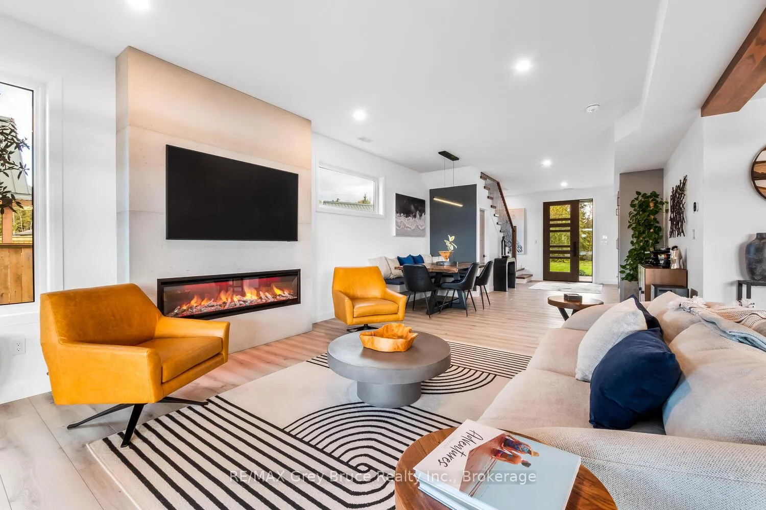 Photo 17 of 166 country side Drive, Chatsworth — HOMEH
