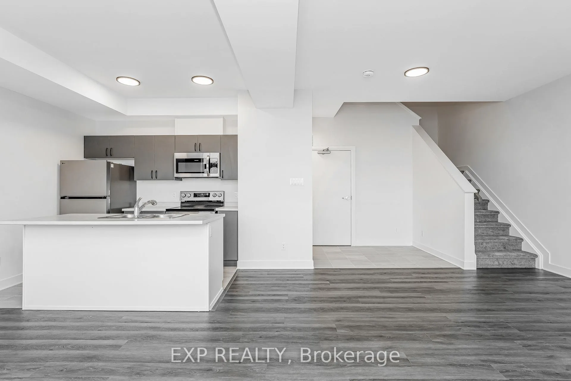 Photo 5 of Unit K, 230 Pingwi Place, Ottawa, Blossom Park/Kemp Park/Findlay Creek — HOMEH