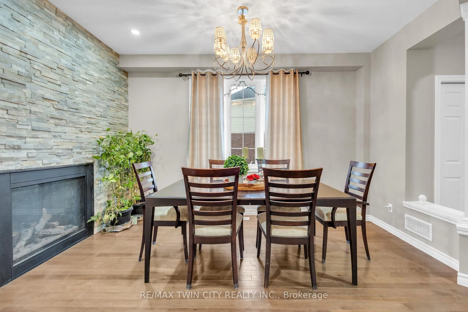 Photo 5 of 75 Stillwater Street Drive, Kitchener — HOMEH