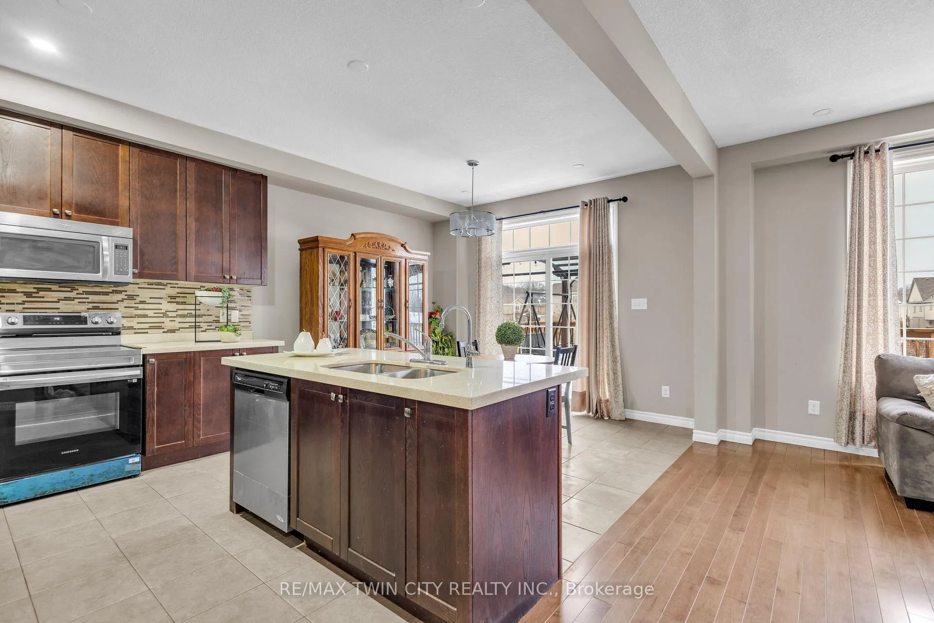 Photo 8 of 75 Stillwater Street Drive, Kitchener — HOMEH