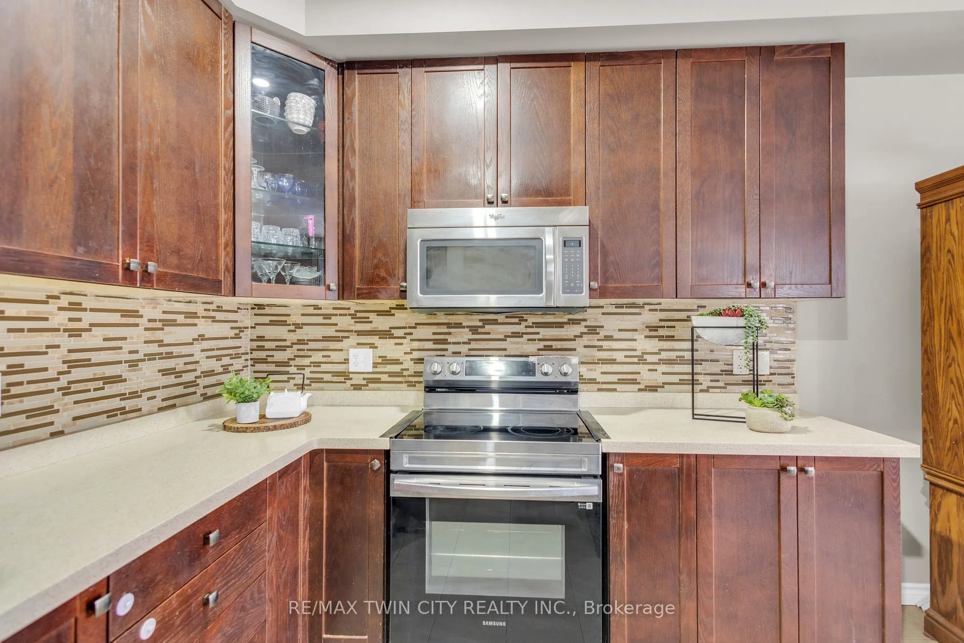 Photo 11 of 75 Stillwater Street Drive, Kitchener — HOMEH