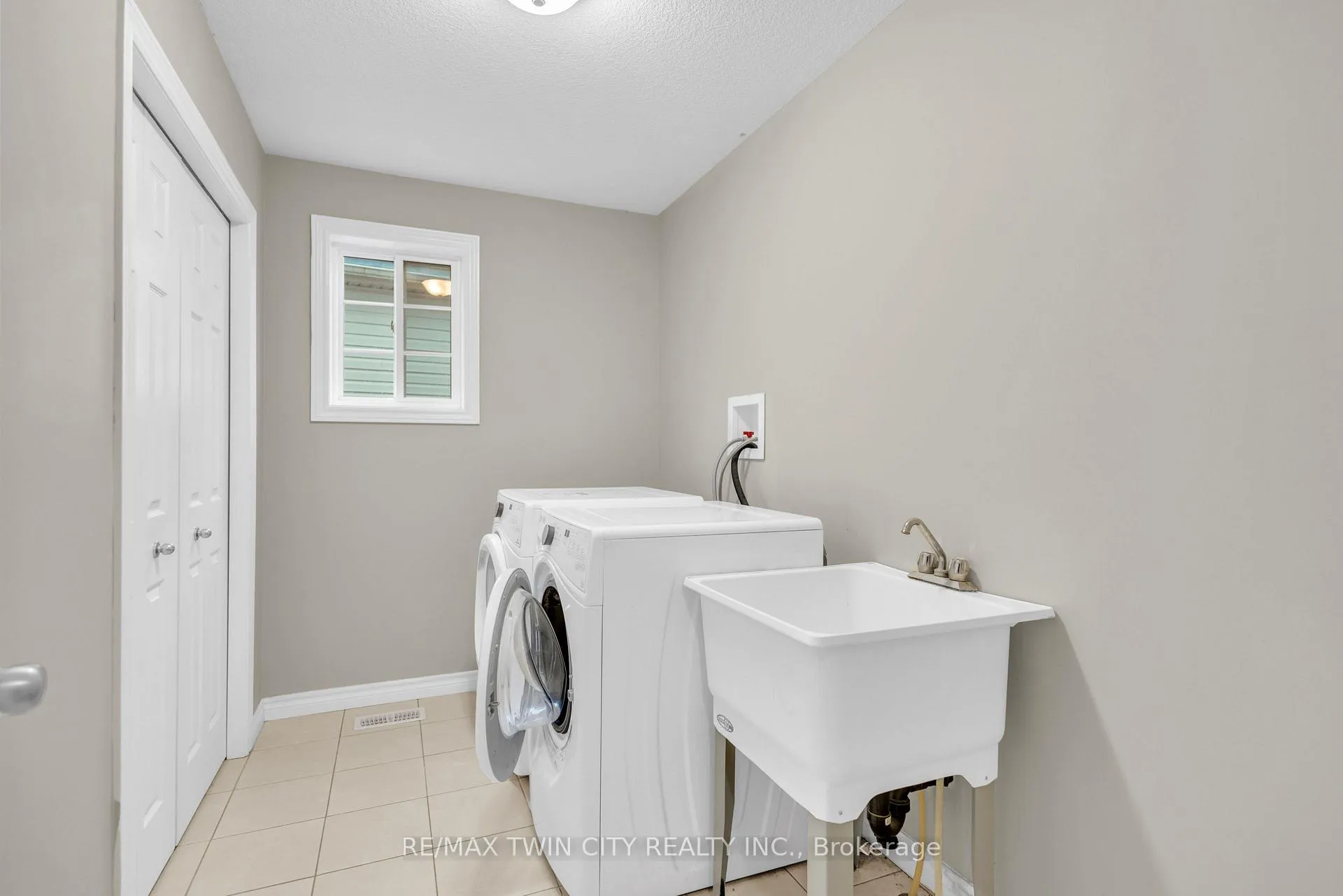 Photo 26 of 75 Stillwater Street Drive, Kitchener — HOMEH