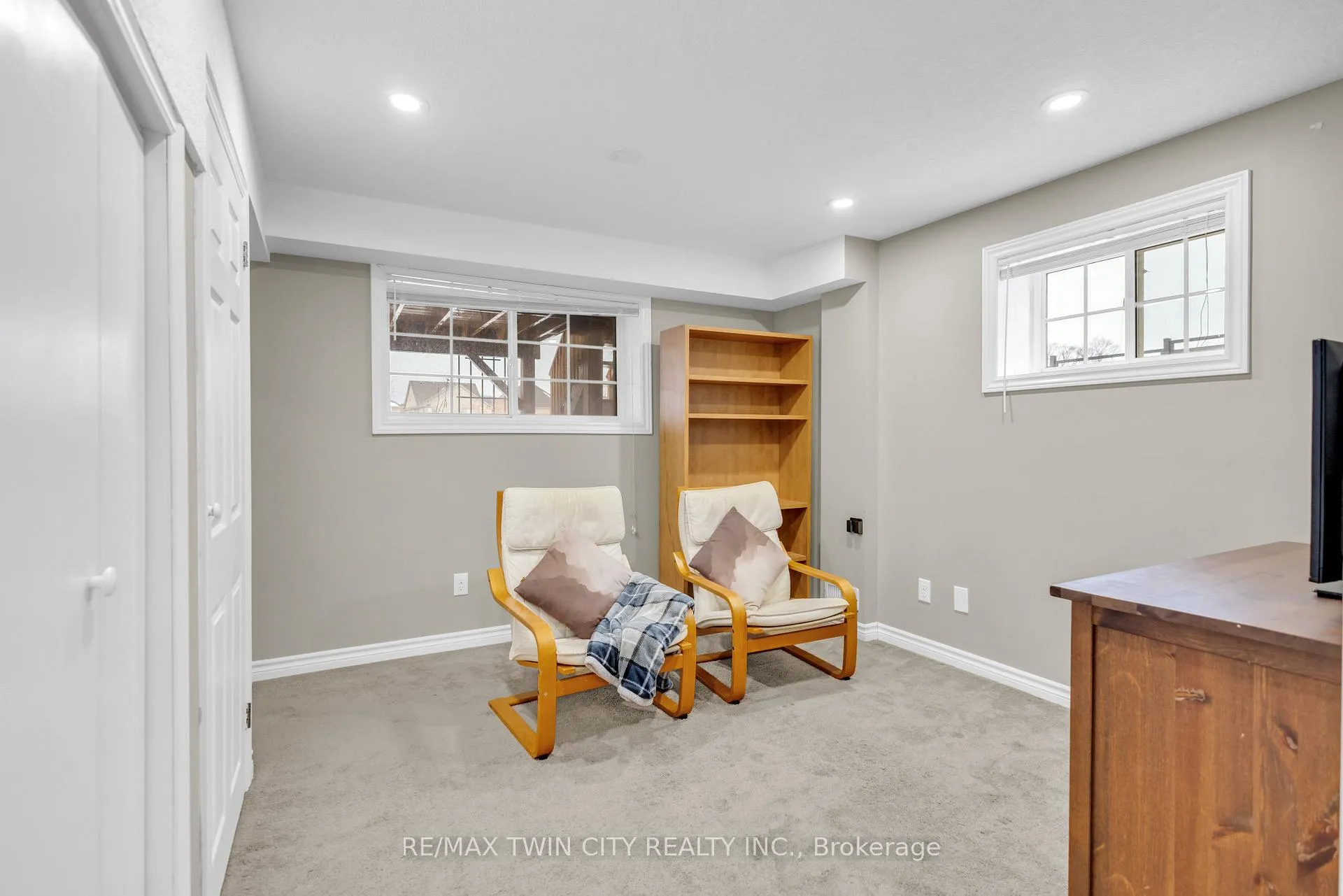 Photo 33 of 75 Stillwater Street Drive, Kitchener — HOMEH