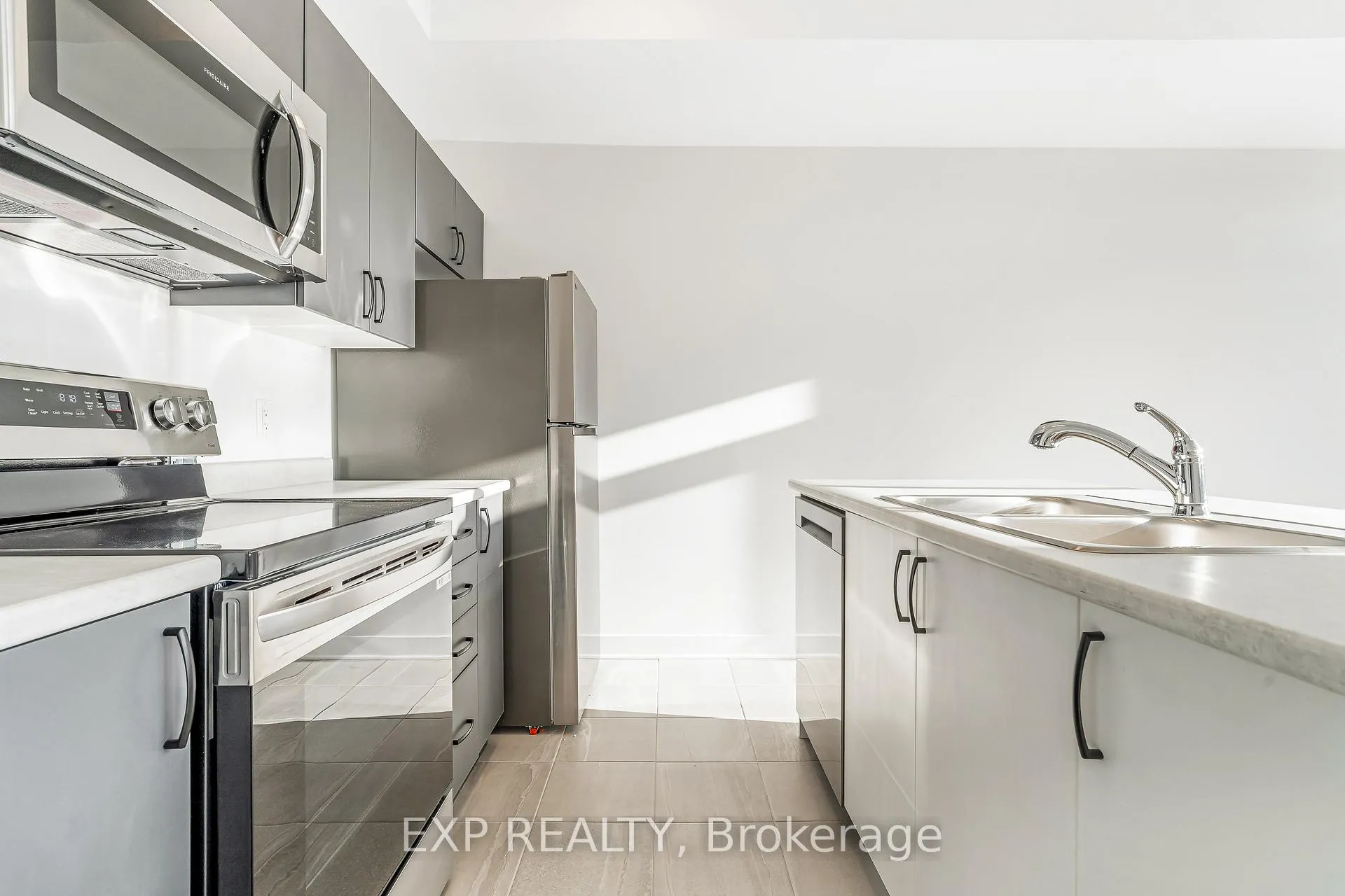 Photo 9 of Unit C, 230 Pingwi Place, Ottawa, Blossom Park/Kemp Park/Findlay Creek — HOMEH