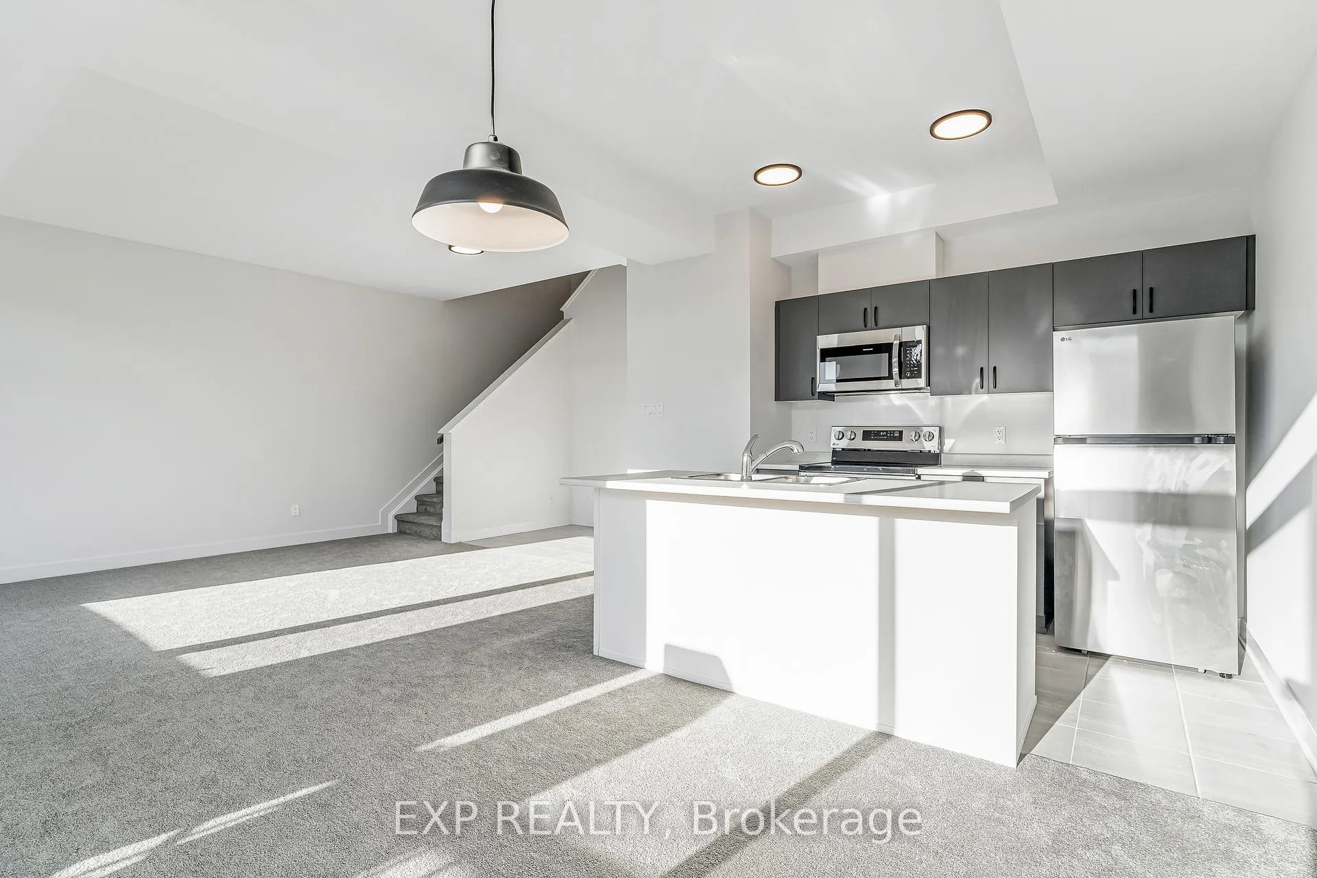 Photo 10 of Unit C, 230 Pingwi Place, Ottawa, Blossom Park/Kemp Park/Findlay Creek — HOMEH