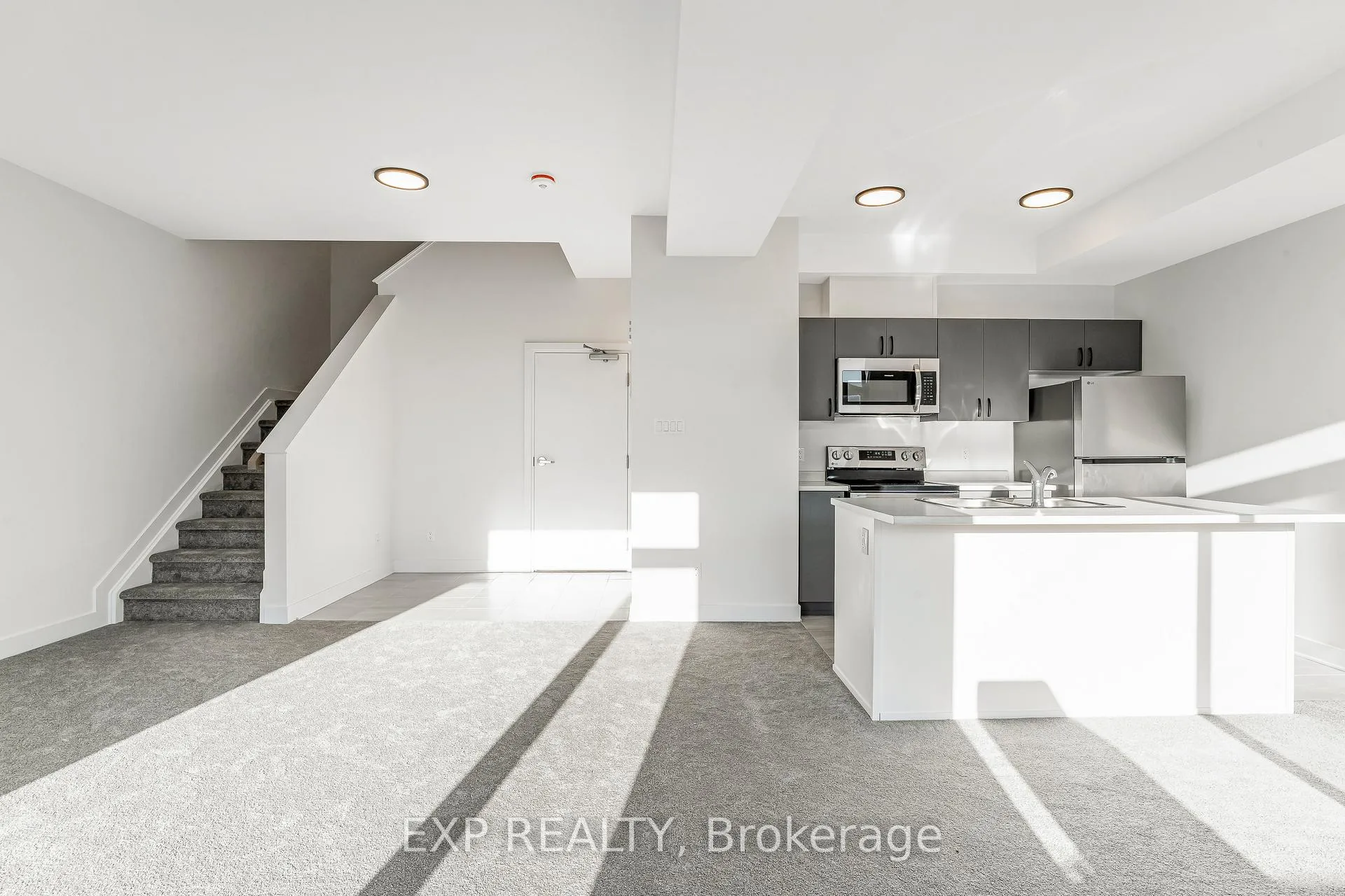 Photo 11 of Unit C, 230 Pingwi Place, Ottawa, Blossom Park/Kemp Park/Findlay Creek — HOMEH