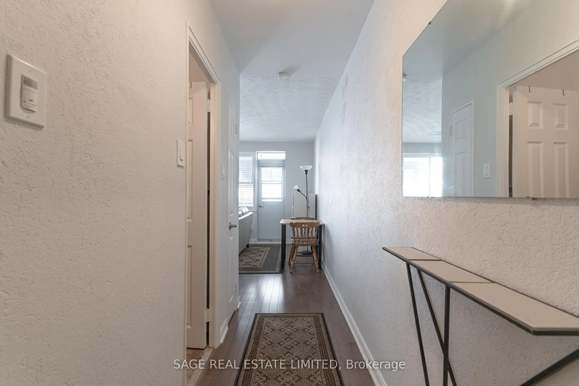 Photo 3 of Unit 205, 1901 Bayview Avenue E, Toronto, Leaside — HOMEH