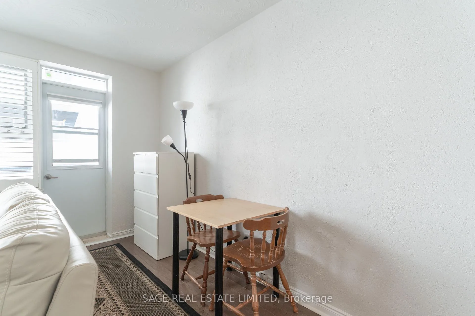 Photo 6 of Unit 205, 1901 Bayview Avenue E, Toronto, Leaside — HOMEH