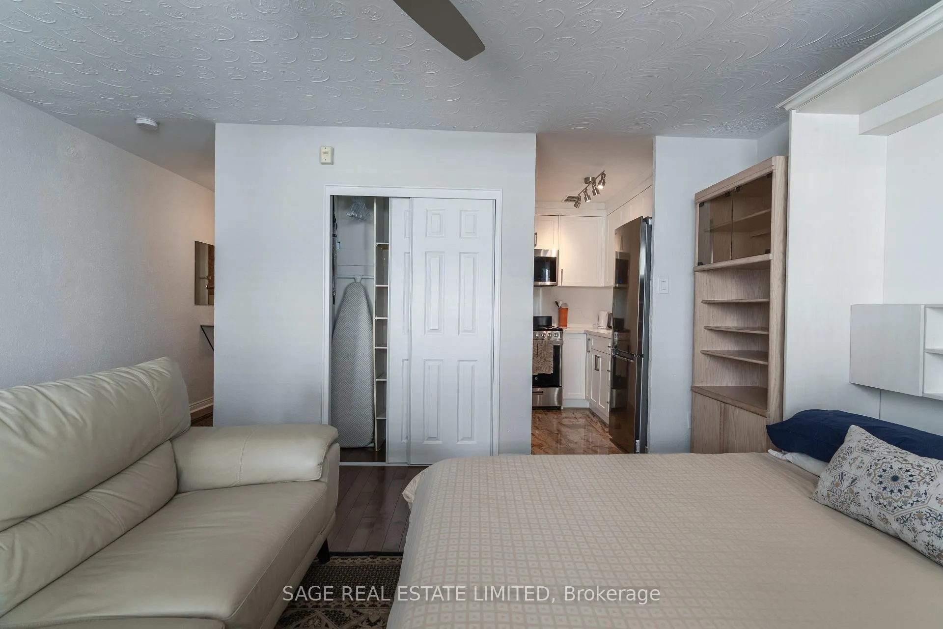 Photo 11 of Unit 205, 1901 Bayview Avenue E, Toronto, Leaside — HOMEH