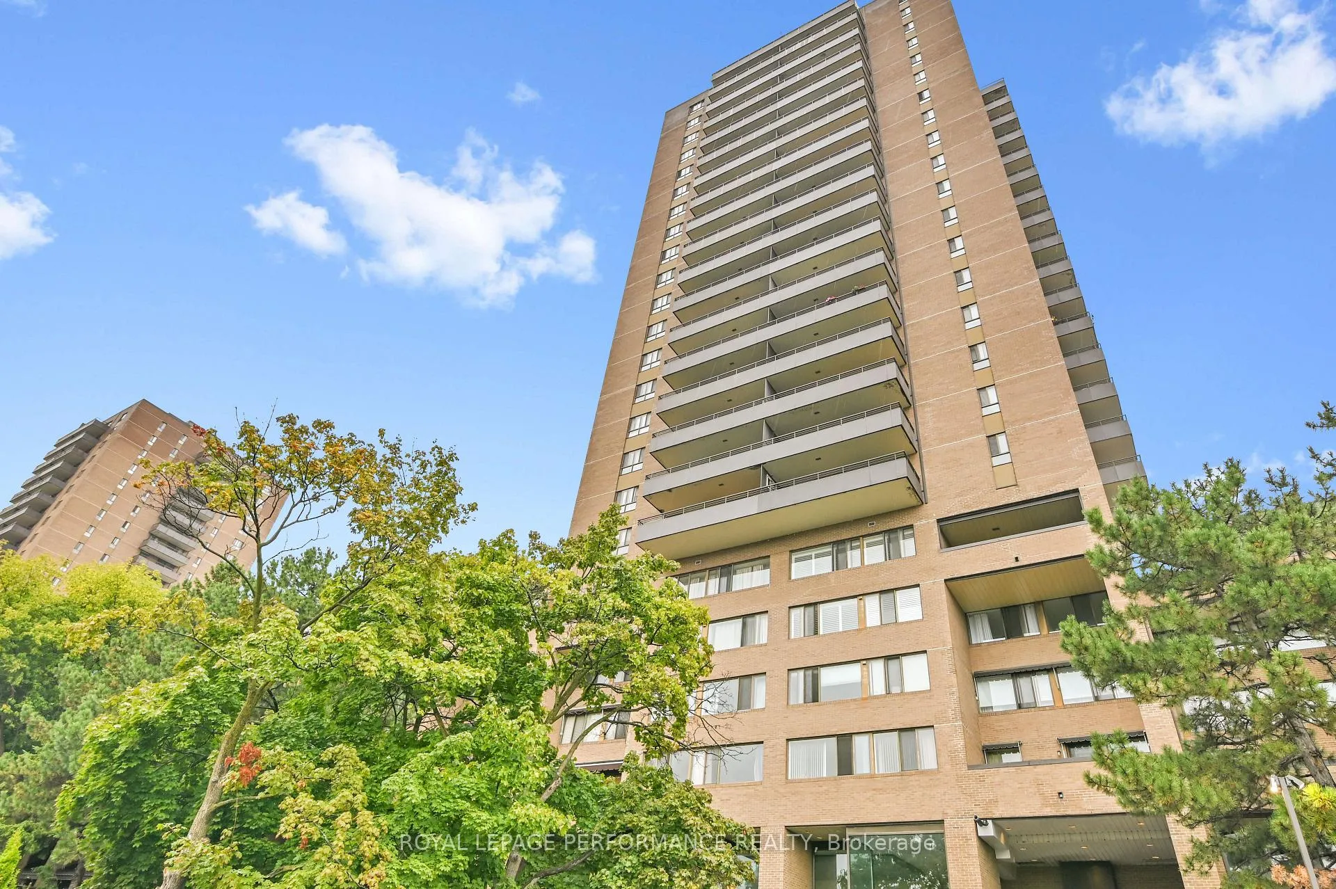 Photo 1 of Unit 344, 515 St Laurent Boulevard, Ottawa, Viscount Alexander Park — HOMEH