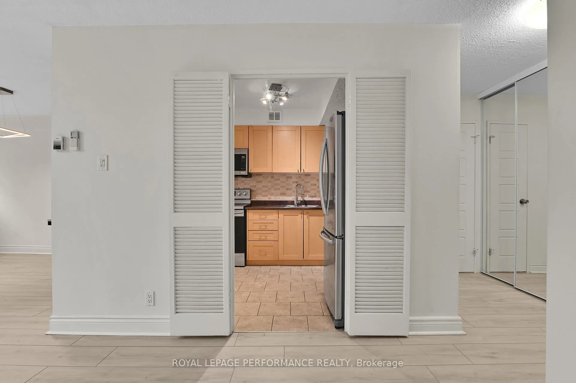 Photo 10 of Unit 344, 515 St Laurent Boulevard, Ottawa, Viscount Alexander Park — HOMEH