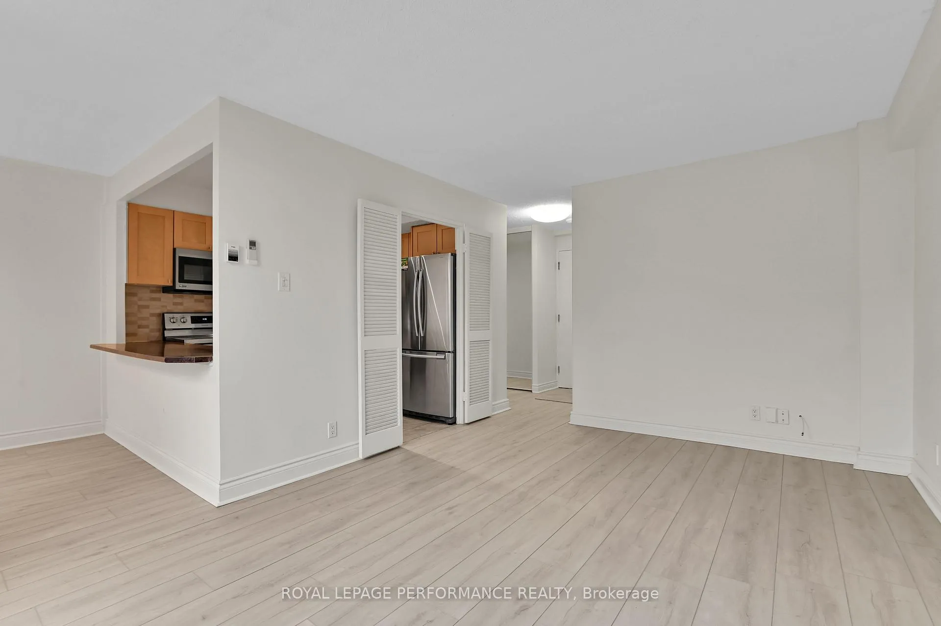 Photo 15 of Unit 344, 515 St Laurent Boulevard, Ottawa, Viscount Alexander Park — HOMEH