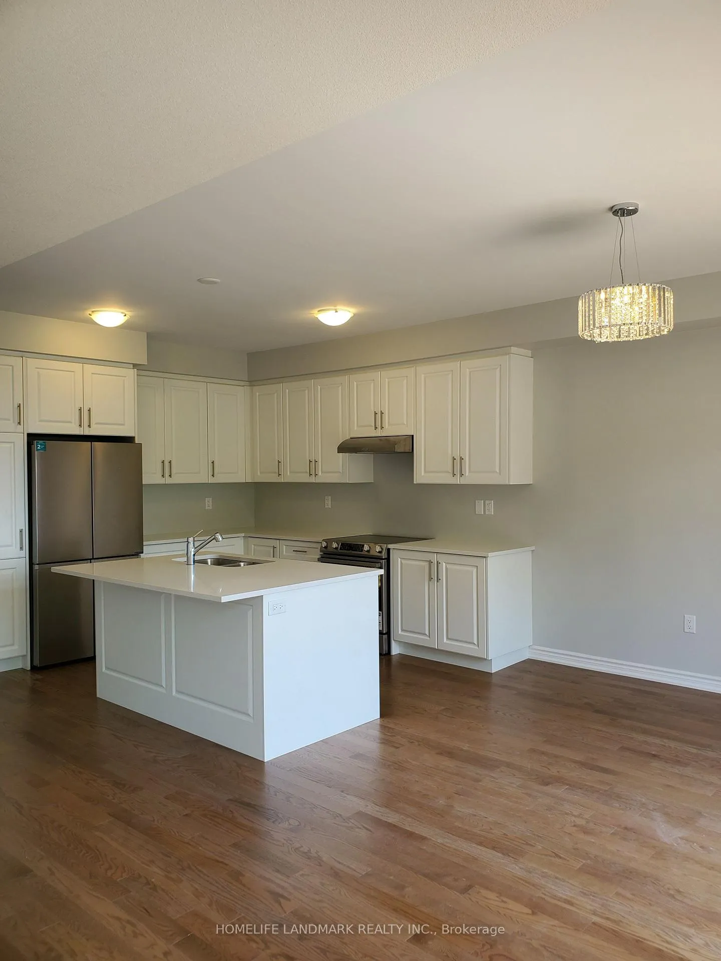 Photo 3 of 8 Greer Street, Barrie, Painswick South — HOMEH