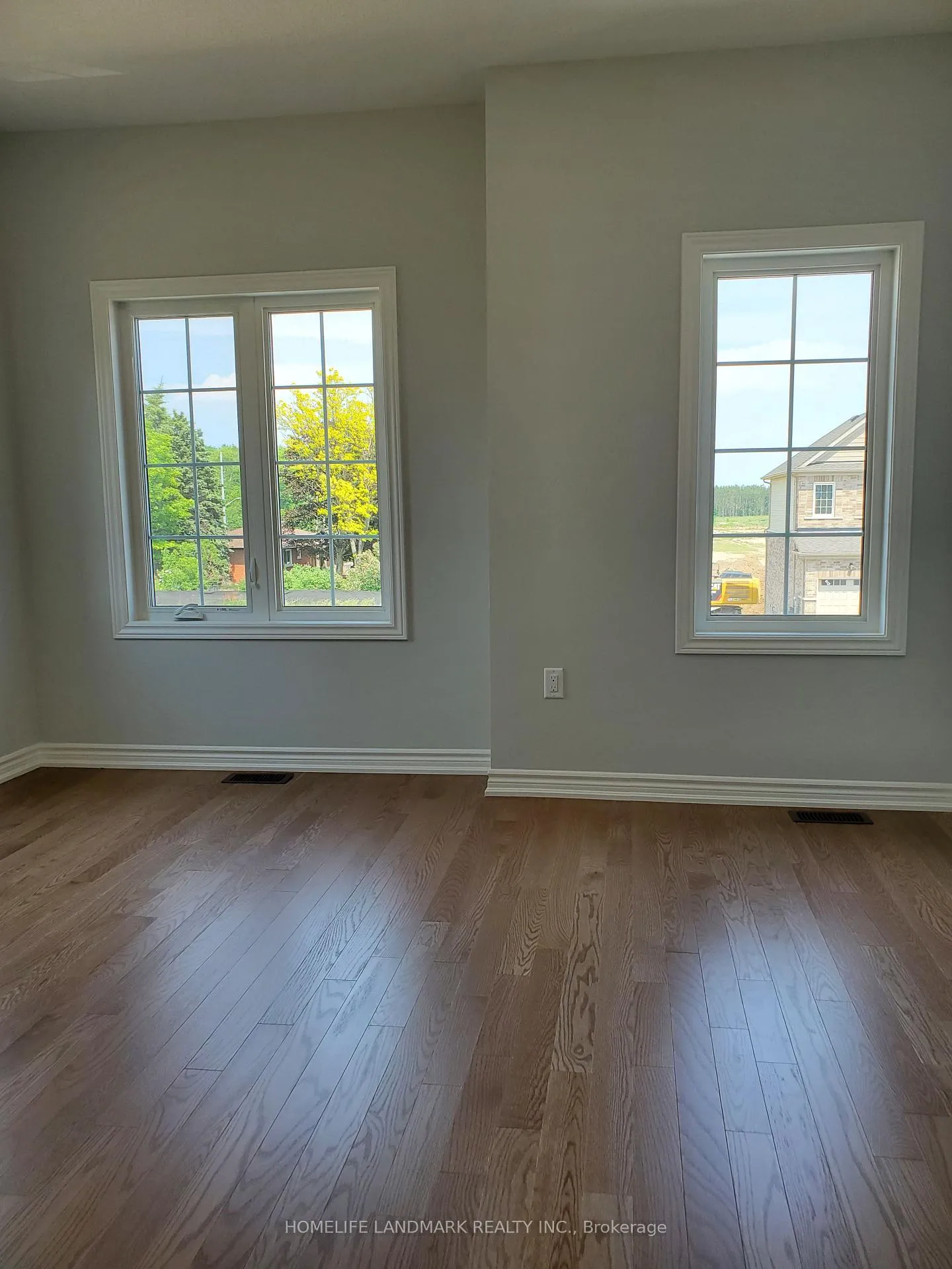 Photo 10 of 8 Greer Street, Barrie, Painswick South — HOMEH