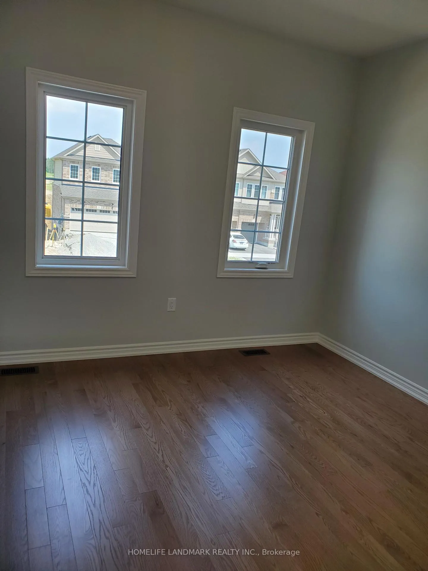 Photo 11 of 8 Greer Street, Barrie, Painswick South — HOMEH