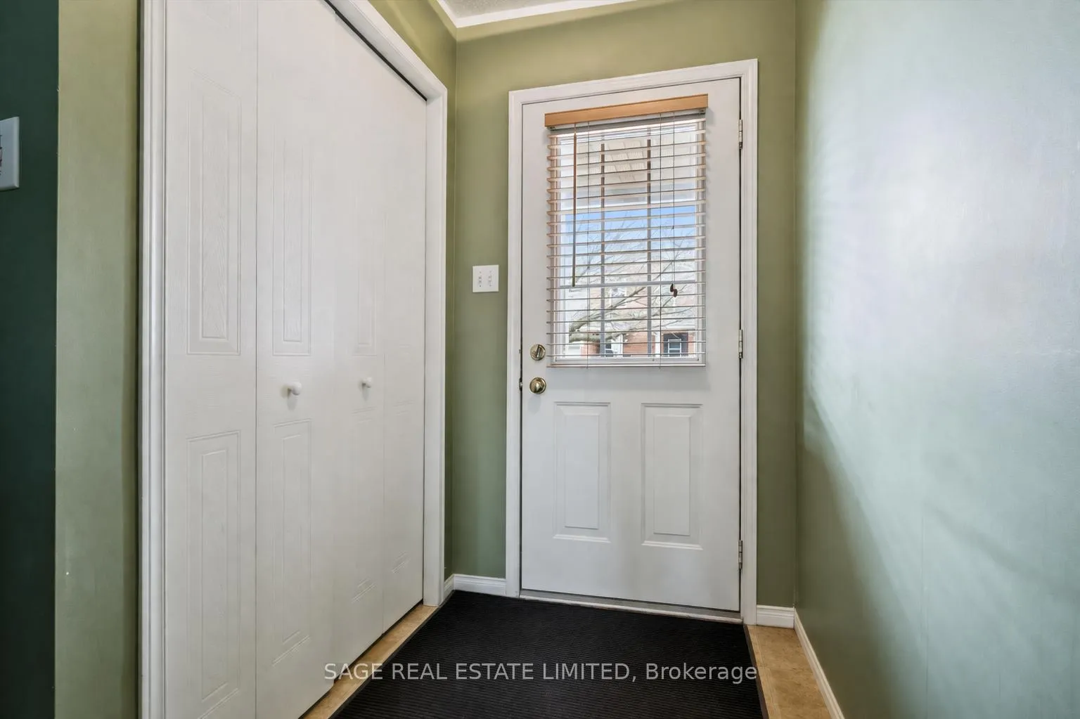 Photo 4 of Unit 28, 124 Gosling Gardens, Guelph, Clairfields/Hanlon Business Park — HOMEH