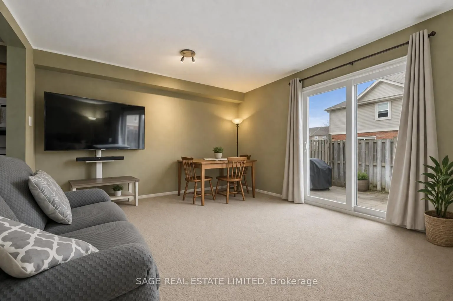 Photo 5 of Unit 28, 124 Gosling Gardens, Guelph, Clairfields/Hanlon Business Park — HOMEH