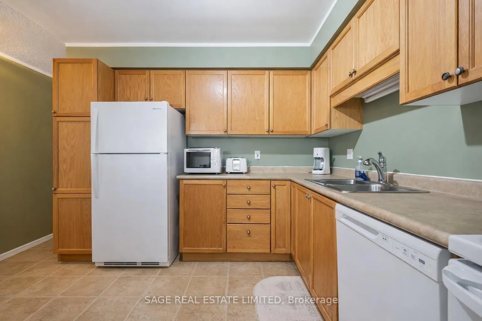 Photo 8 of Unit 28, 124 Gosling Gardens, Guelph, Clairfields/Hanlon Business Park — HOMEH