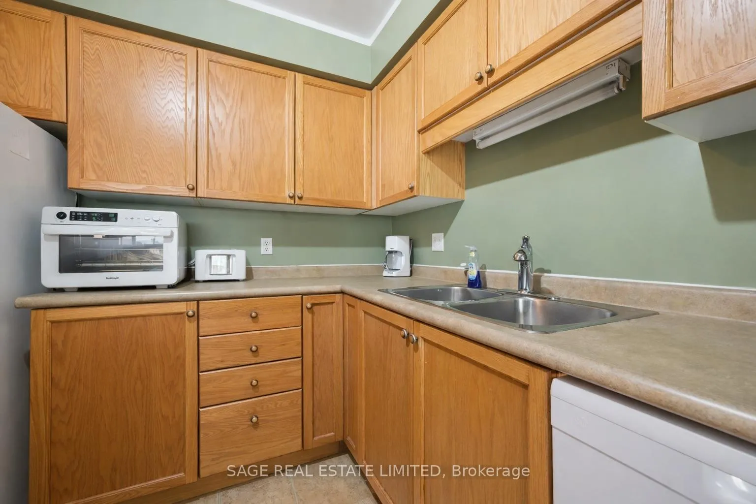 Photo 9 of Unit 28, 124 Gosling Gardens, Guelph, Clairfields/Hanlon Business Park — HOMEH