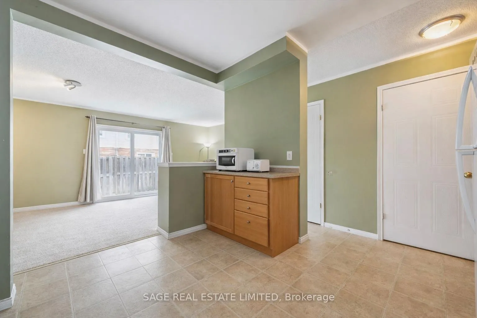 Photo 10 of Unit 28, 124 Gosling Gardens, Guelph, Clairfields/Hanlon Business Park — HOMEH