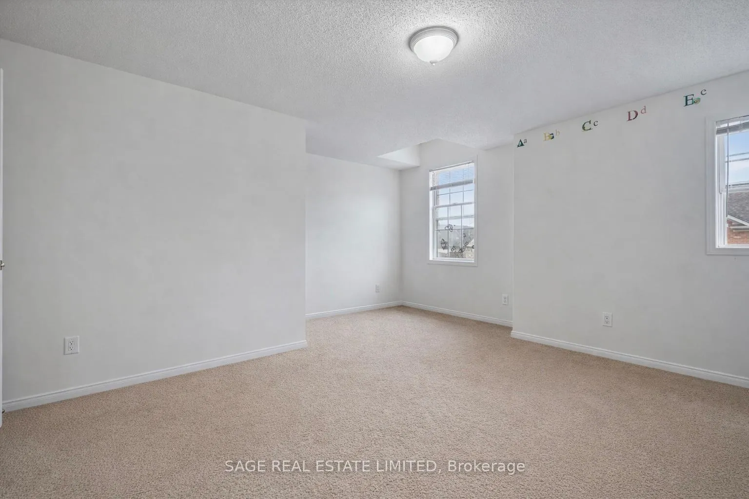 Photo 15 of Unit 28, 124 Gosling Gardens, Guelph, Clairfields/Hanlon Business Park — HOMEH