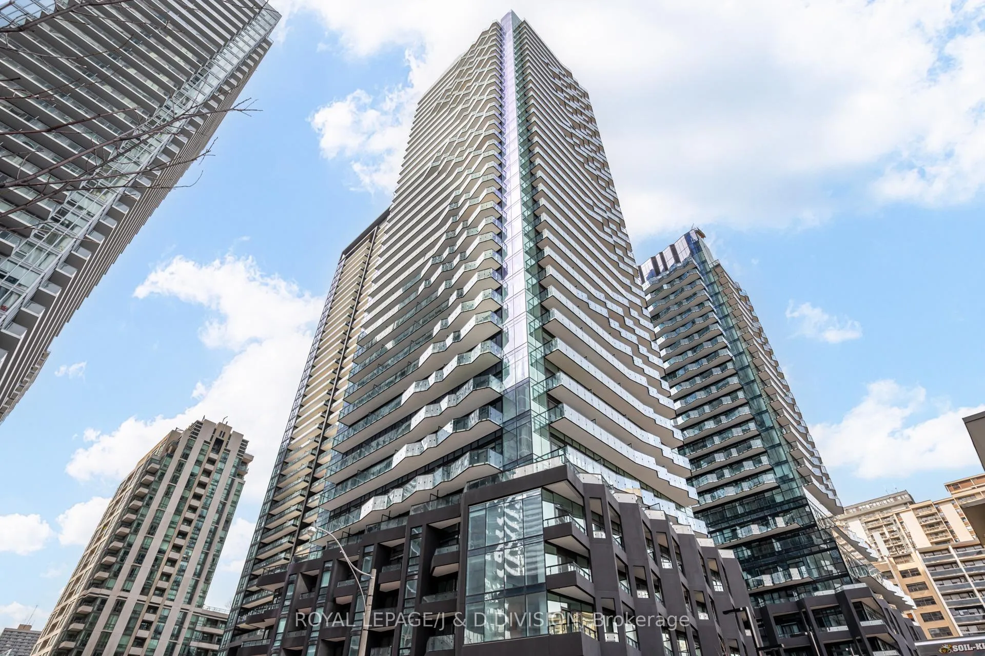 Front of Unit 3112, 110 Broadway Avenue