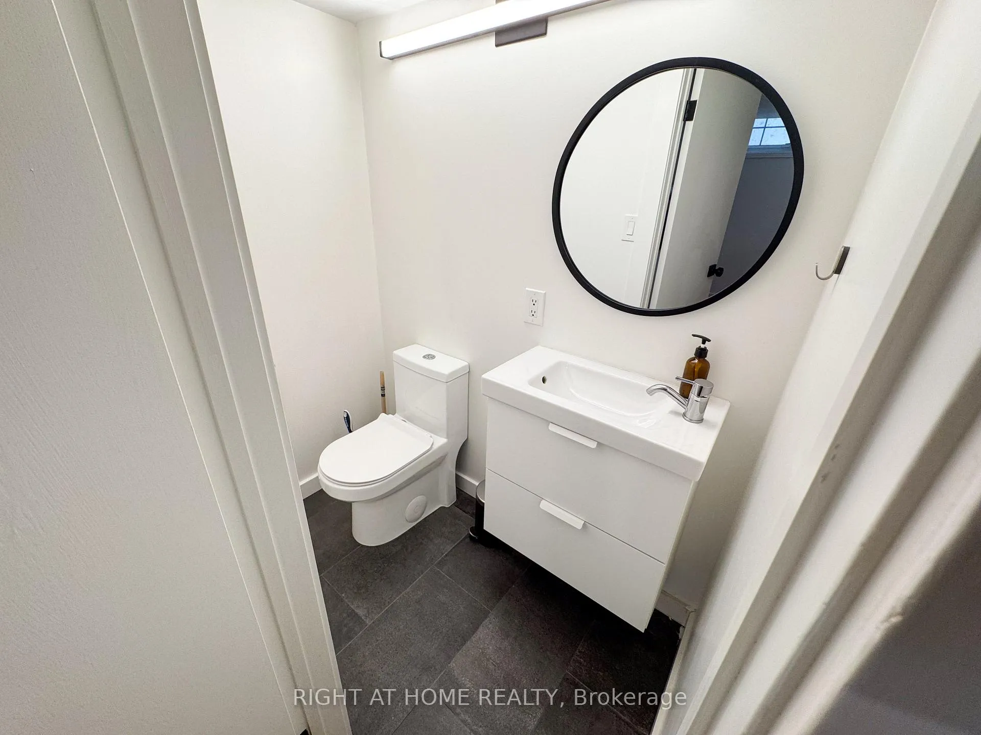 Photo 5 of Unit Th22, 6 Windermere Avenue, Toronto, High Park-Swansea — HOMEH