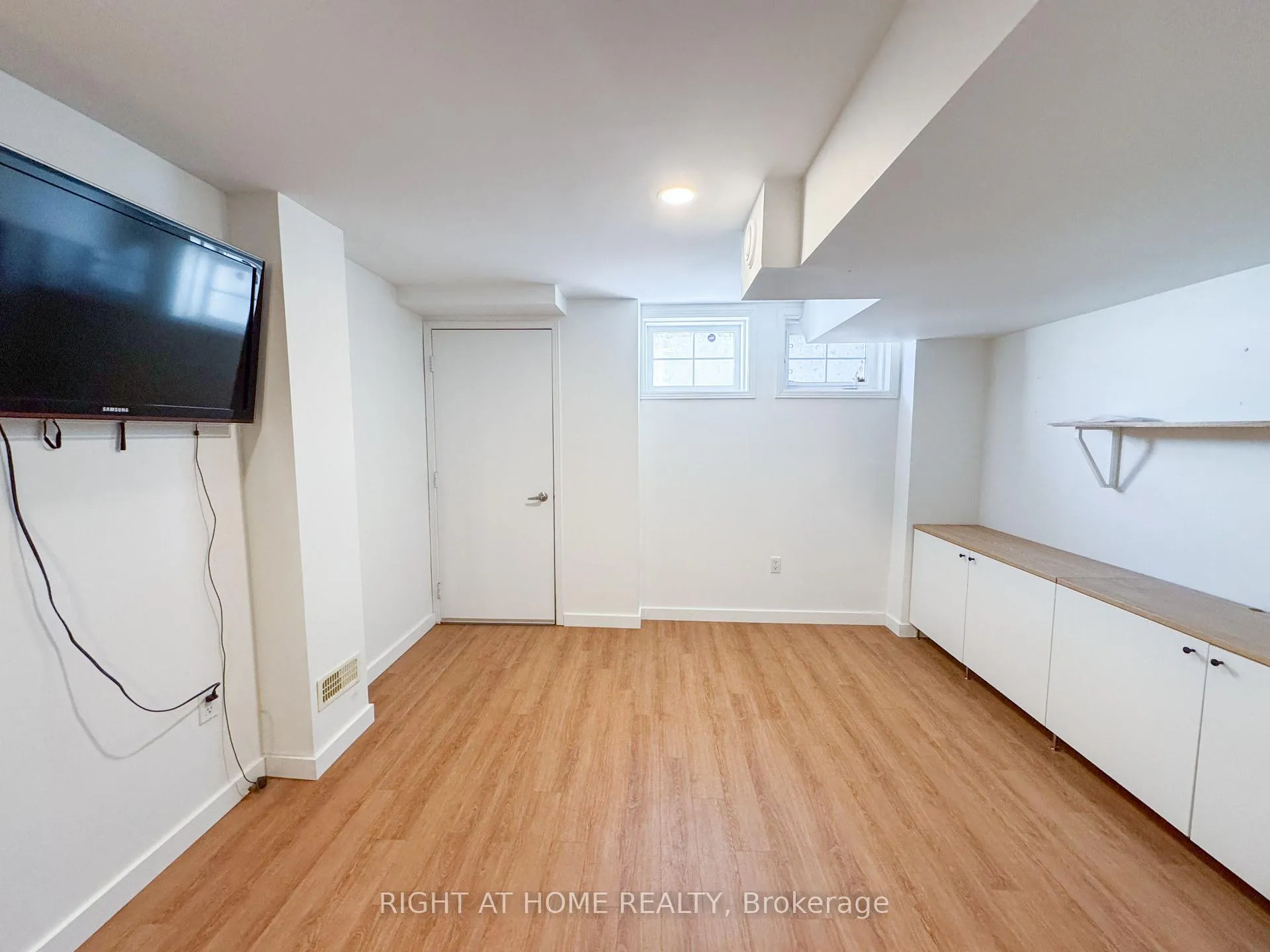 Photo 6 of Unit Th22, 6 Windermere Avenue, Toronto, High Park-Swansea — HOMEH