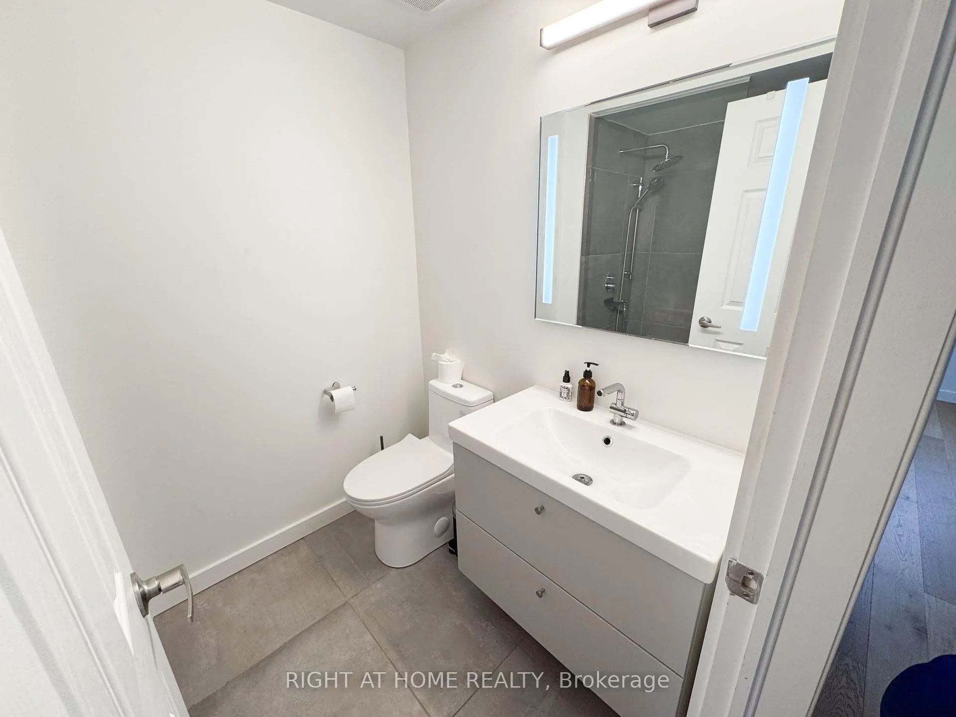 Photo 9 of Unit Th22, 6 Windermere Avenue, Toronto, High Park-Swansea — HOMEH
