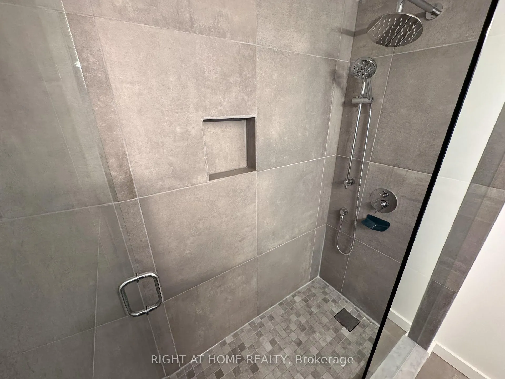 Photo 10 of Unit Th22, 6 Windermere Avenue, Toronto, High Park-Swansea — HOMEH