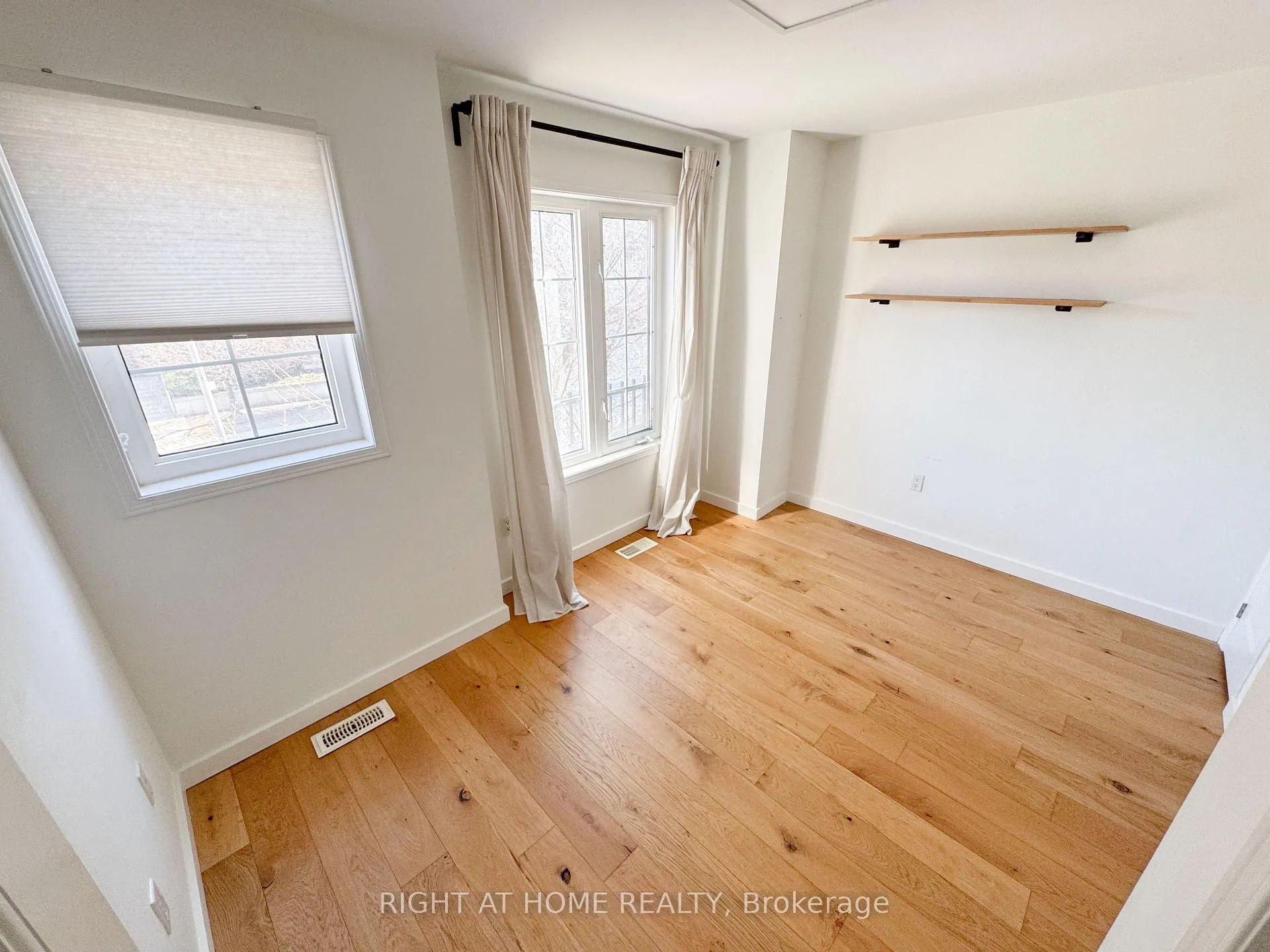 Photo 11 of Unit Th22, 6 Windermere Avenue, Toronto, High Park-Swansea — HOMEH